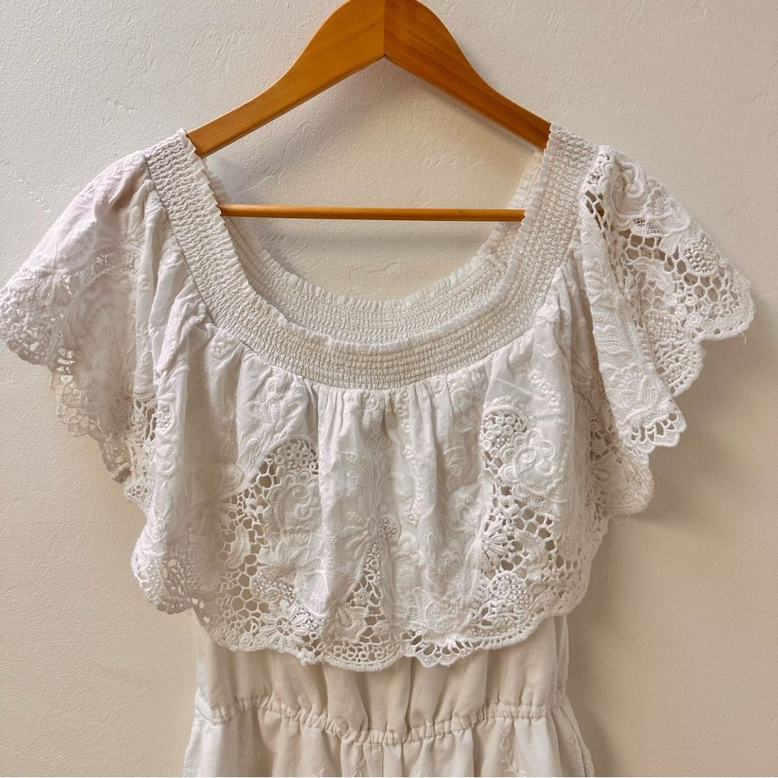 Abercrombie & Fitch Abercrombie & Fitch White Eyelet Off Shoulder Romper Size M Size 27" / US 4 / IT 40 - 2 Thumbnail