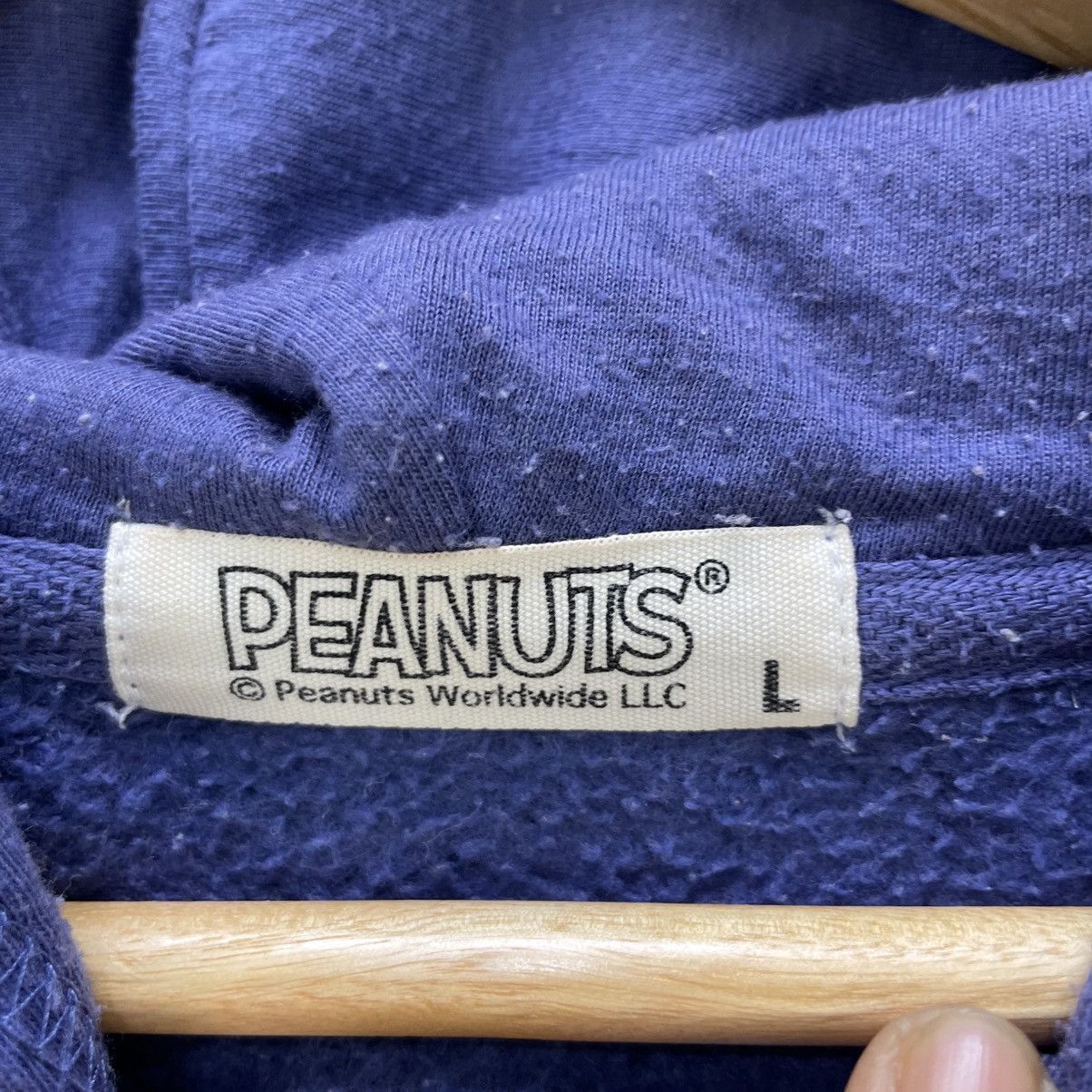 Peanuts Vintage Peanut Snoopy Big Logo Playing Football Hooded Size US M / EU 48-50 / 2 - 6 Thumbnail