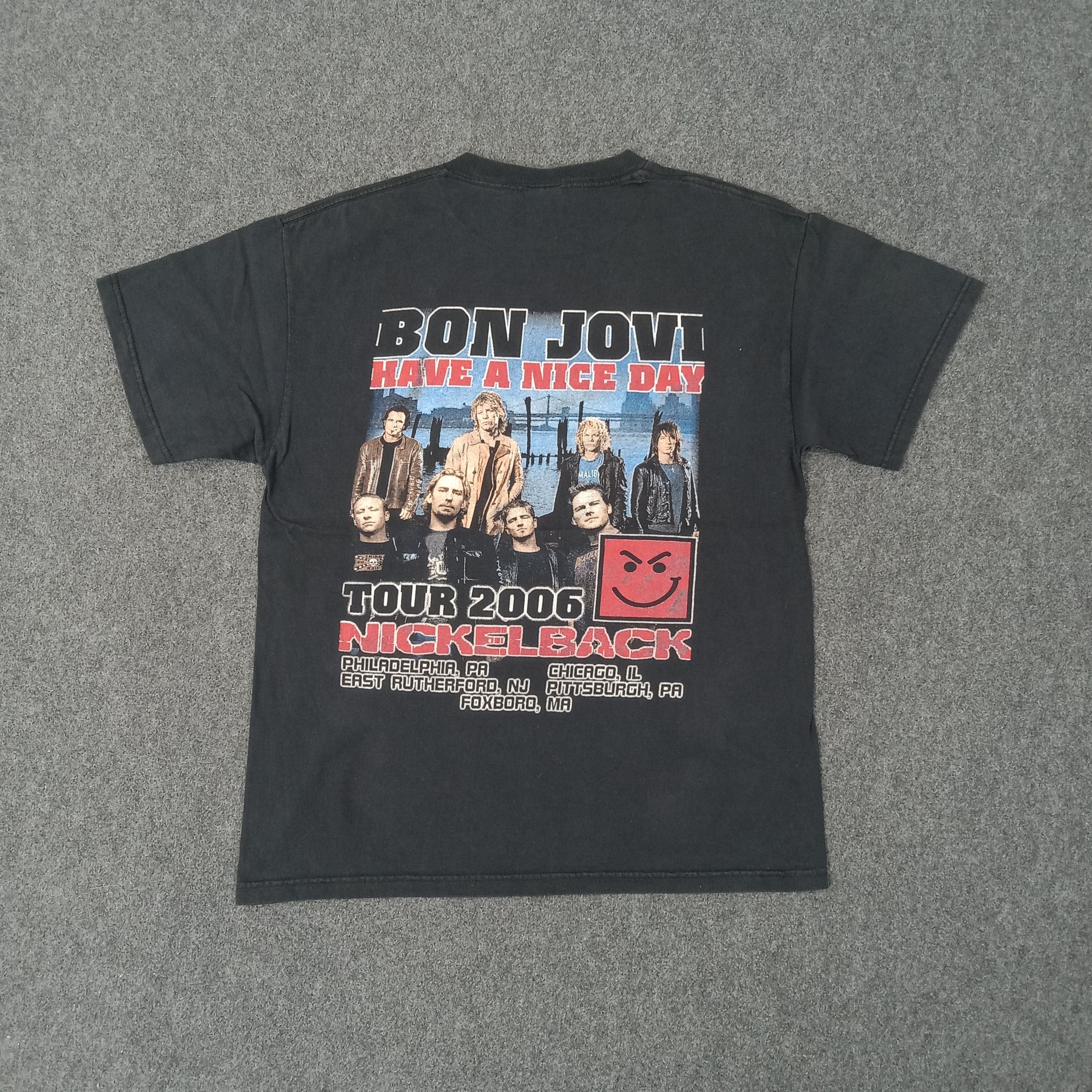 Band Tees Bon Jovi Nickelback Rock Band Tour 2006 Tshirt C259N71 Size US L / EU 52-54 / 3 - 1 Thumbnail