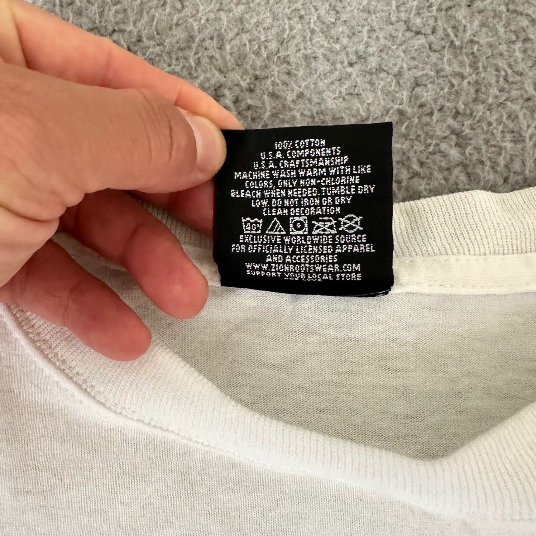 Vintage VINTAGE Johnny Cash Shirt Mens 2X White Cotton Crew Neck Long Sleeve T-Shirt Size US XXL / EU 58 / 5 - 7 Thumbnail