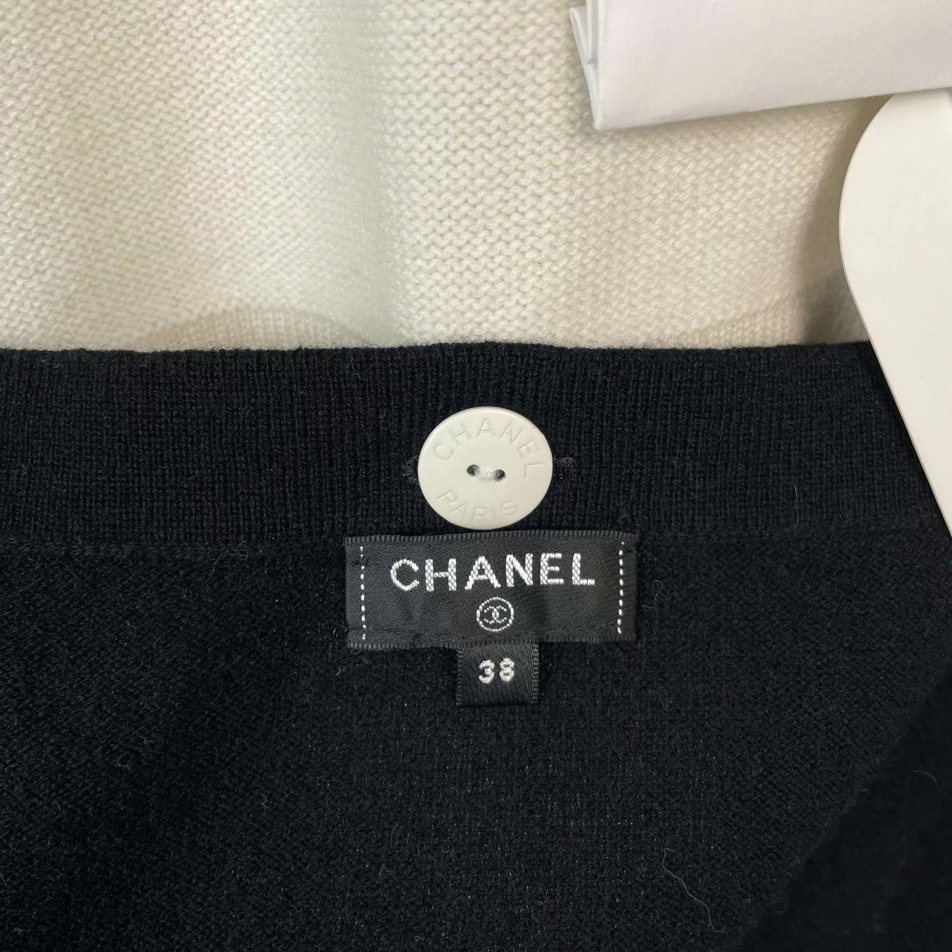 Chanel Chanel 22S new black & white colorblock cardigan 38 Size S / US 4 / IT 40 - 3 Thumbnail