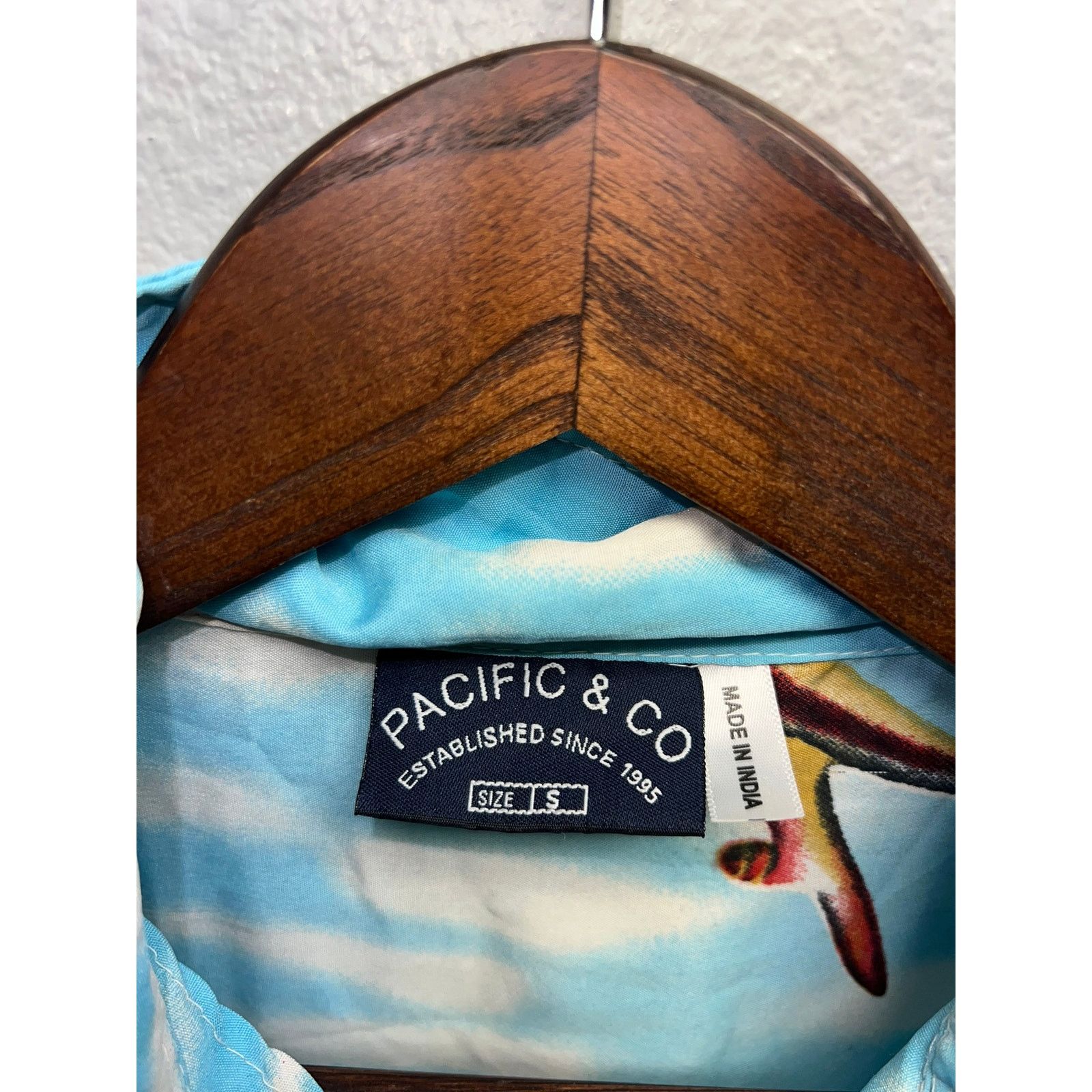 Pacific and Co. Travel With Aloha Hawaiian Plane Volcano Button Down Shirt S Size US S / EU 44-46 / 1 - 7 Thumbnail
