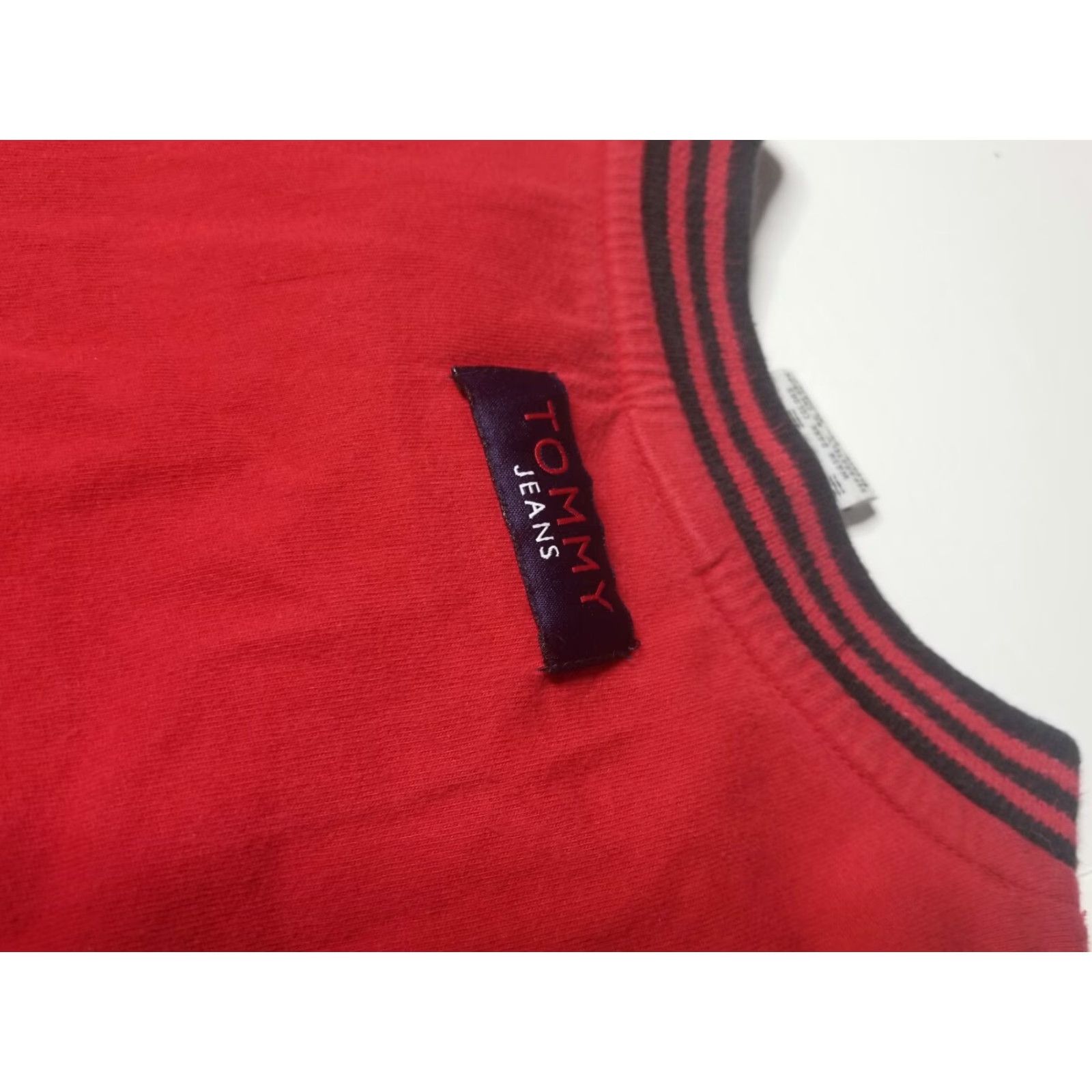 Tommy Hilfiger Vintage Tommy Hilfiger Jeans T Shirt Flag Logo V-neck Red M Mens Size US M / EU 48-50 / 2 - 4 Thumbnail