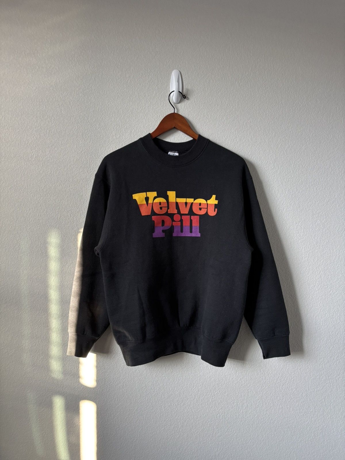 Other Black Velvet Pill Crewneck Size US M / EU 48-50 / 2 - 1 Thumbnail