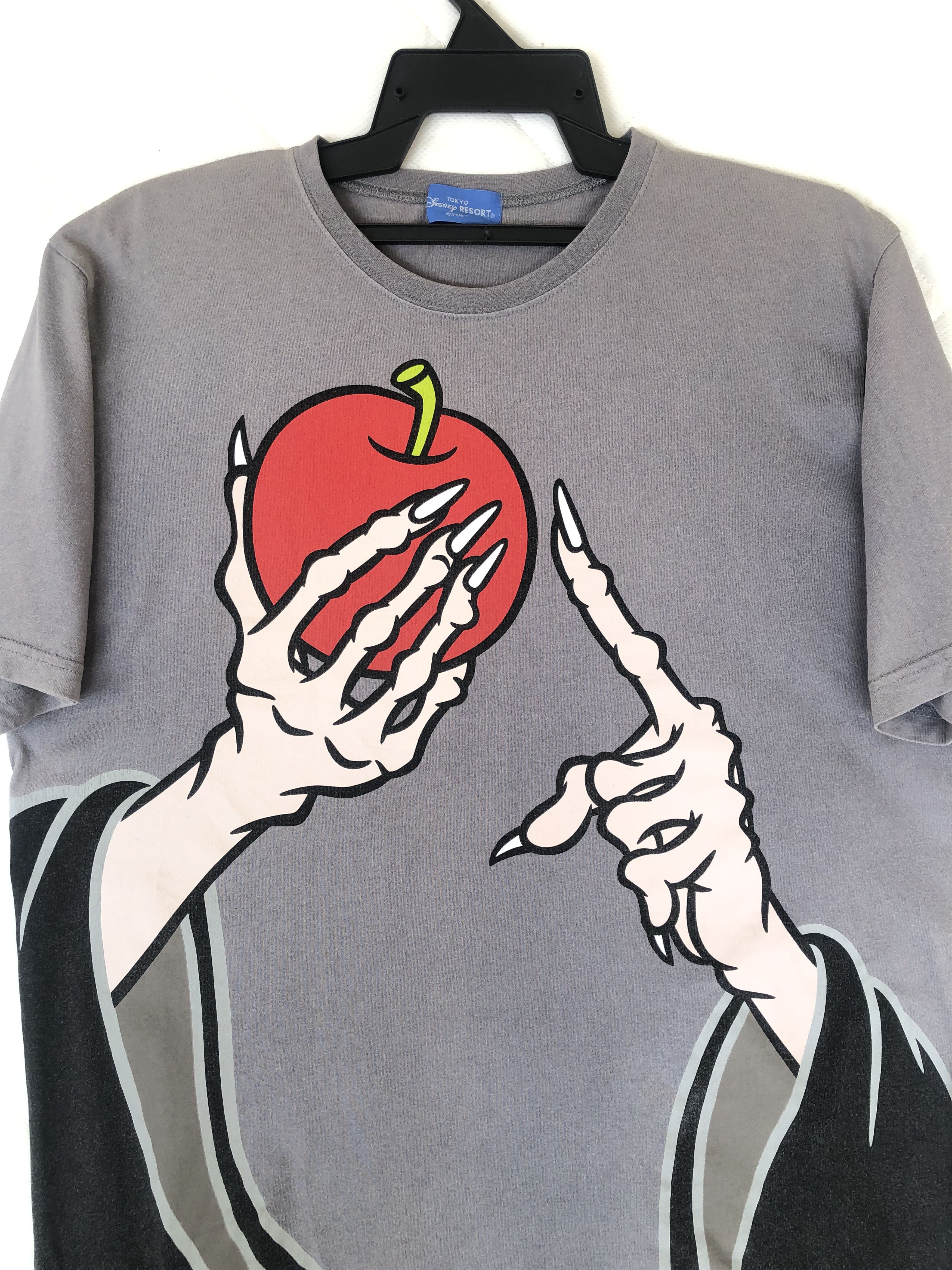 Expert Horror Vintage WICKED WITCH Movie Disney Tokyo Tee Size US XL / EU 56 / 4 - 4 Thumbnail