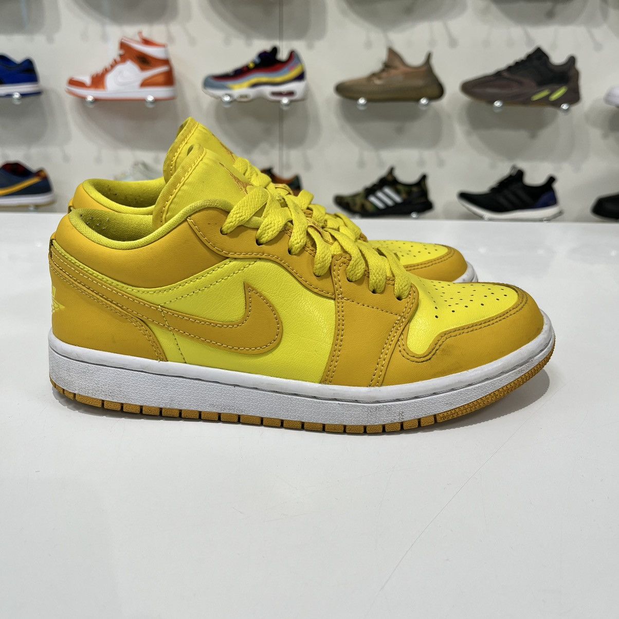 Nike Air Jordan 1 Low Yellow Strike (W) Size US 7 / IT 37 - 7 Thumbnail