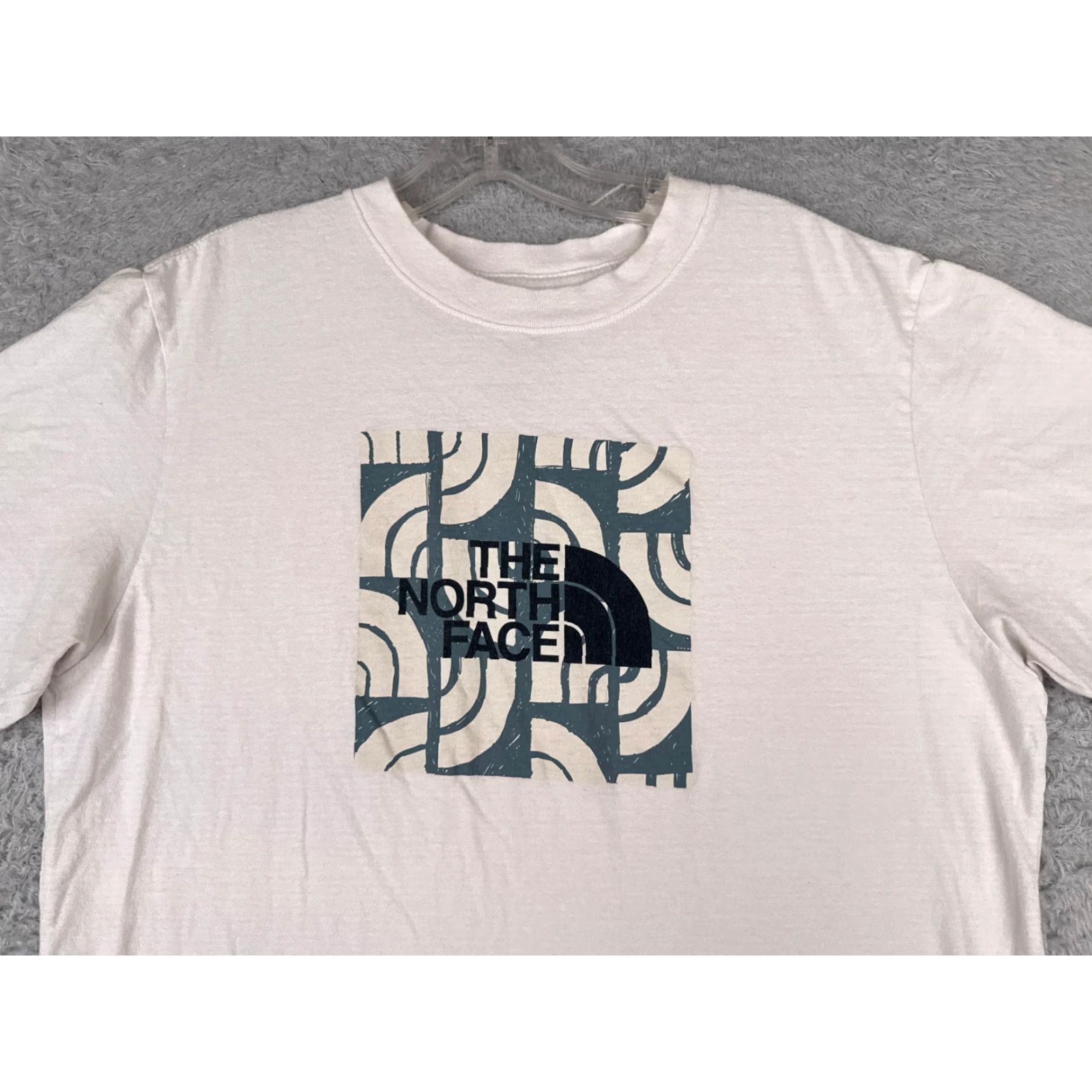 The North Face The North Face Shirt Men Large White Short Sleeve Crew Neck 100% Cotton Jersey Logo All Seasons Breathable Men’s T-Shirt Regular Colorful Size US L / EU 52-54 / 3 - 4 Thumbnail