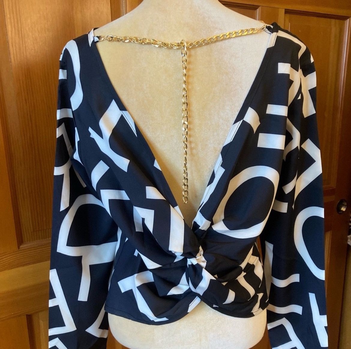 Designer × Other NWT, Lavishly Paris Women’s Sexy Designer Twist Back Blouse. Size S / US 4 / IT 40 - 11 Thumbnail