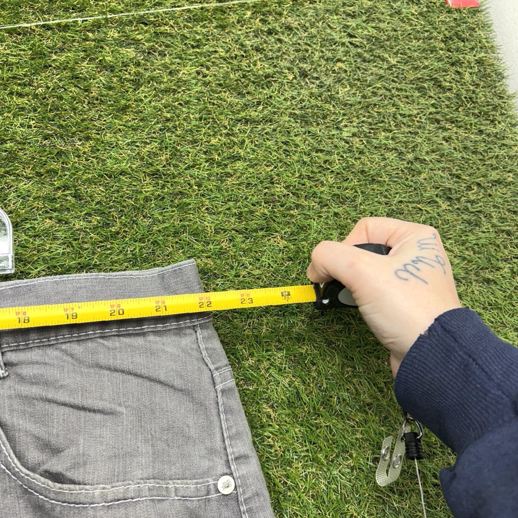 Vintage VINTAGE Mecca Cargo Shorts Mens 46 Gray Cotton Knit Cargo Pocket Pockets Zipper Button Outdoor Casual Comfortable 12in Inseam 46 Waist Regular Fit Men Size US 30 / EU 46 - 7 Thumbnail