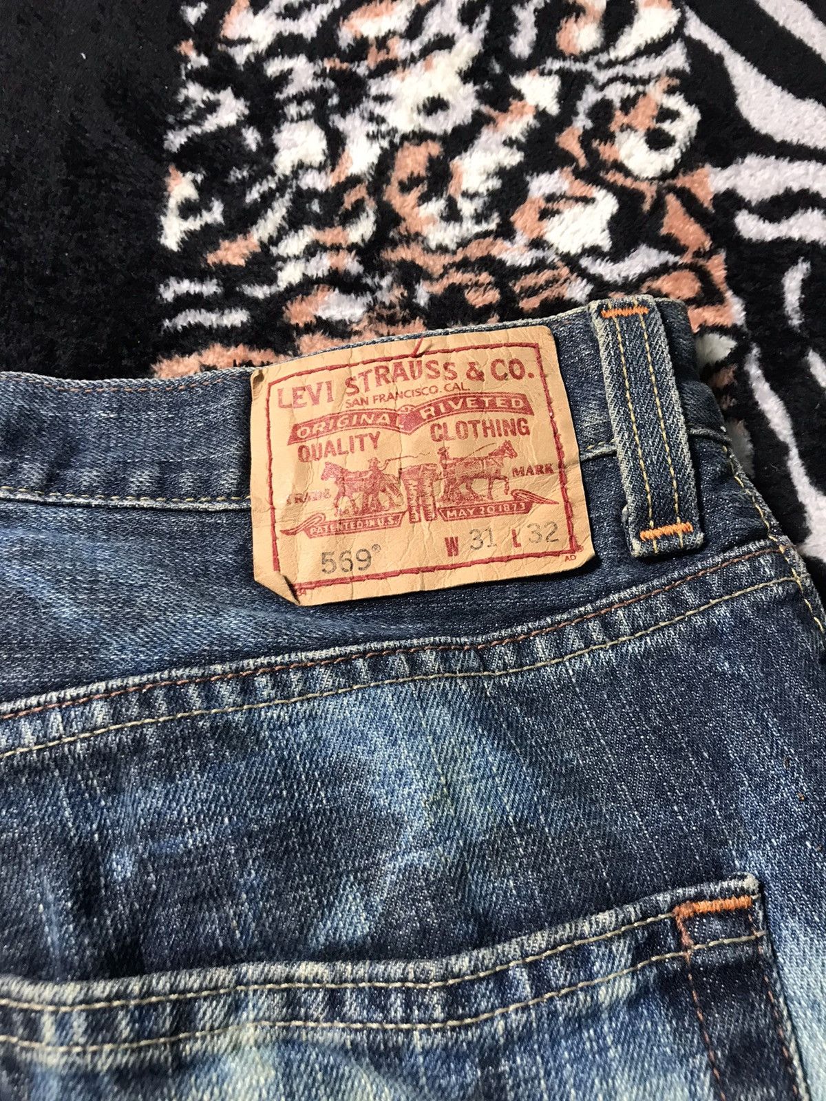 Levi's vintage Levis 569 distressed denim size 34 short rAre design Size US 34 / EU 50 - 7 Thumbnail