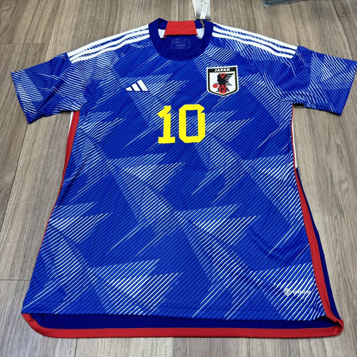 Japan World cup 2022 home shirt #10 Minamino (bnwt)