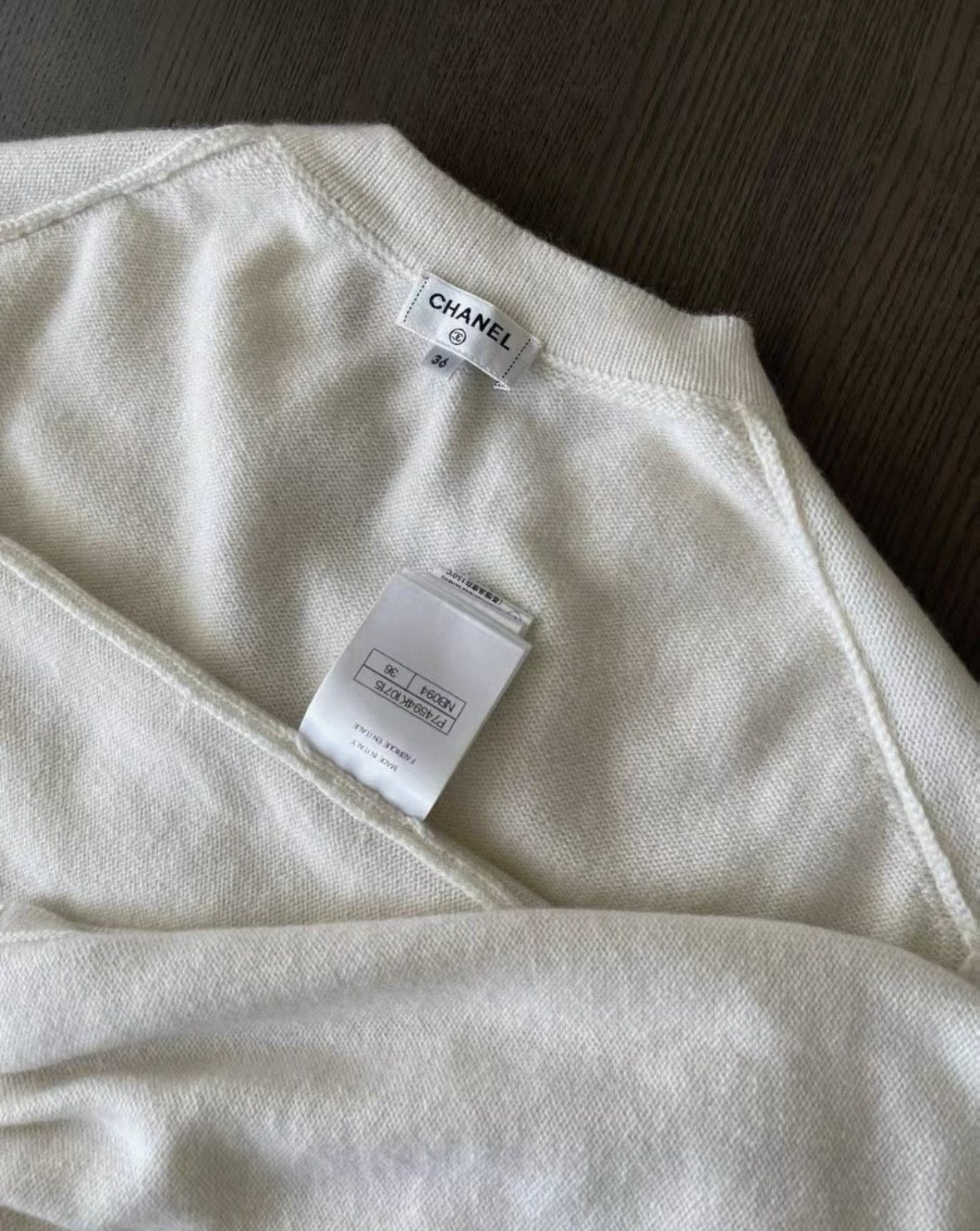 Chanel Chanel White Cashmere Top with Chain Detail Size M / US 6-8 / IT 42-44 - 3 Thumbnail