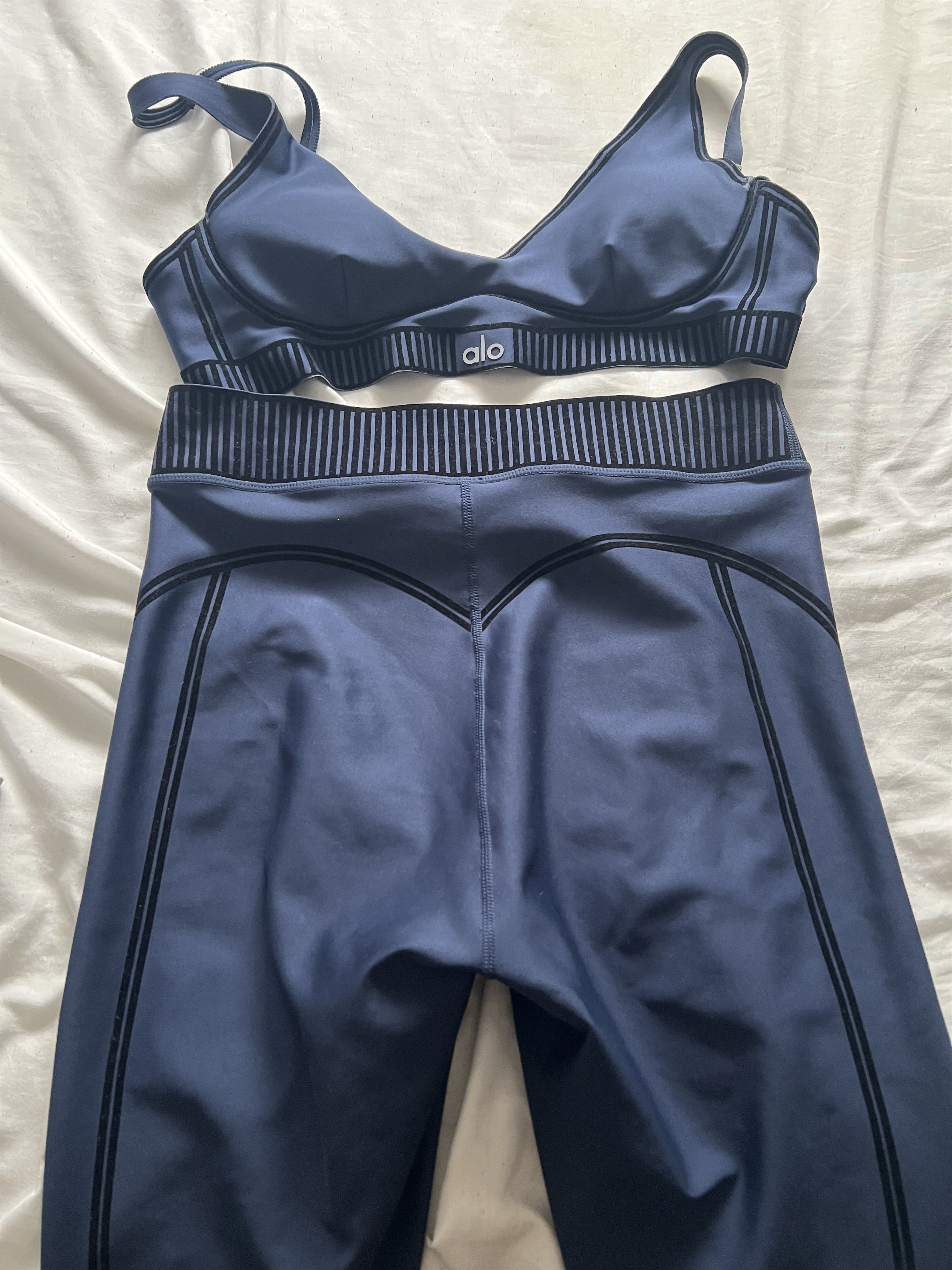 Alo Yoga Two piece set alo navy blue heartthrob leggings Size XS / US 0-2 / IT 36-38 - 2 Thumbnail