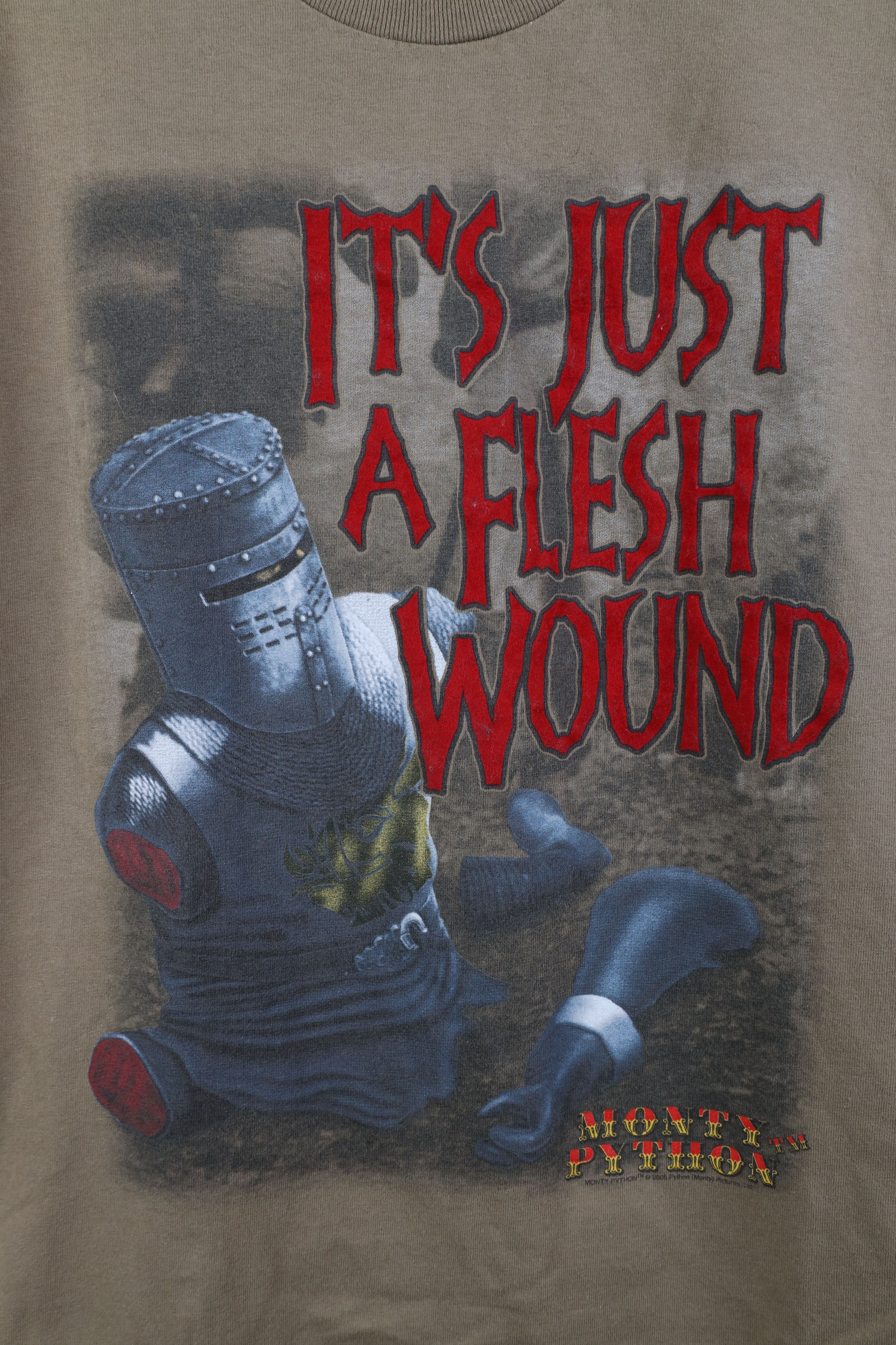 Vintage Vintage Y2K 2005 the Holy Grail Knight Flesh Wound T-Shirt Size US L / EU 52-54 / 3 - 4 Thumbnail