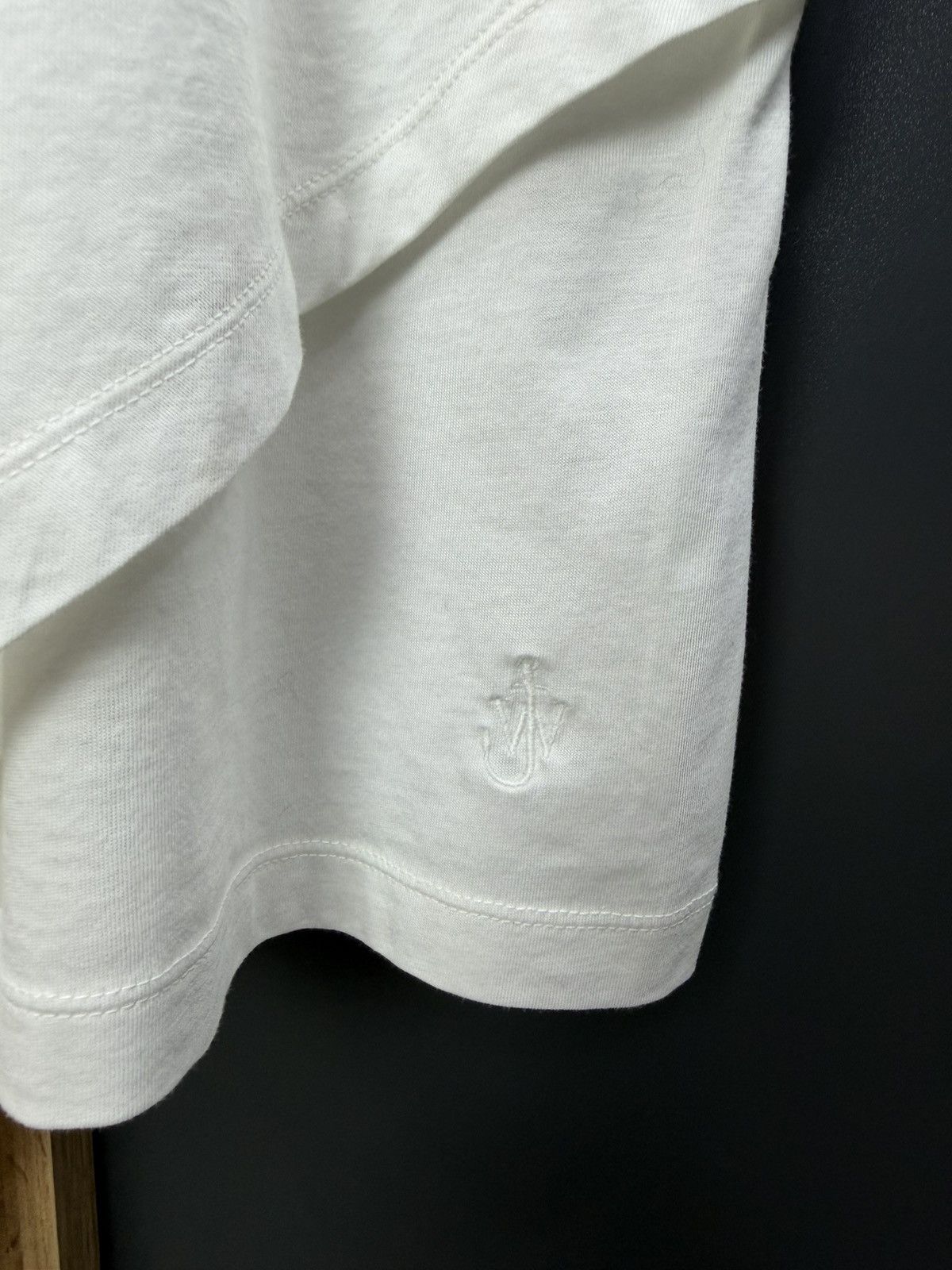 JW Anderson × Uniqlo JW Anderson x Uniqlo Asymmetric Layered T-Shirt White Size M Size M / US 6-8 / IT 42-44 - 6 Thumbnail