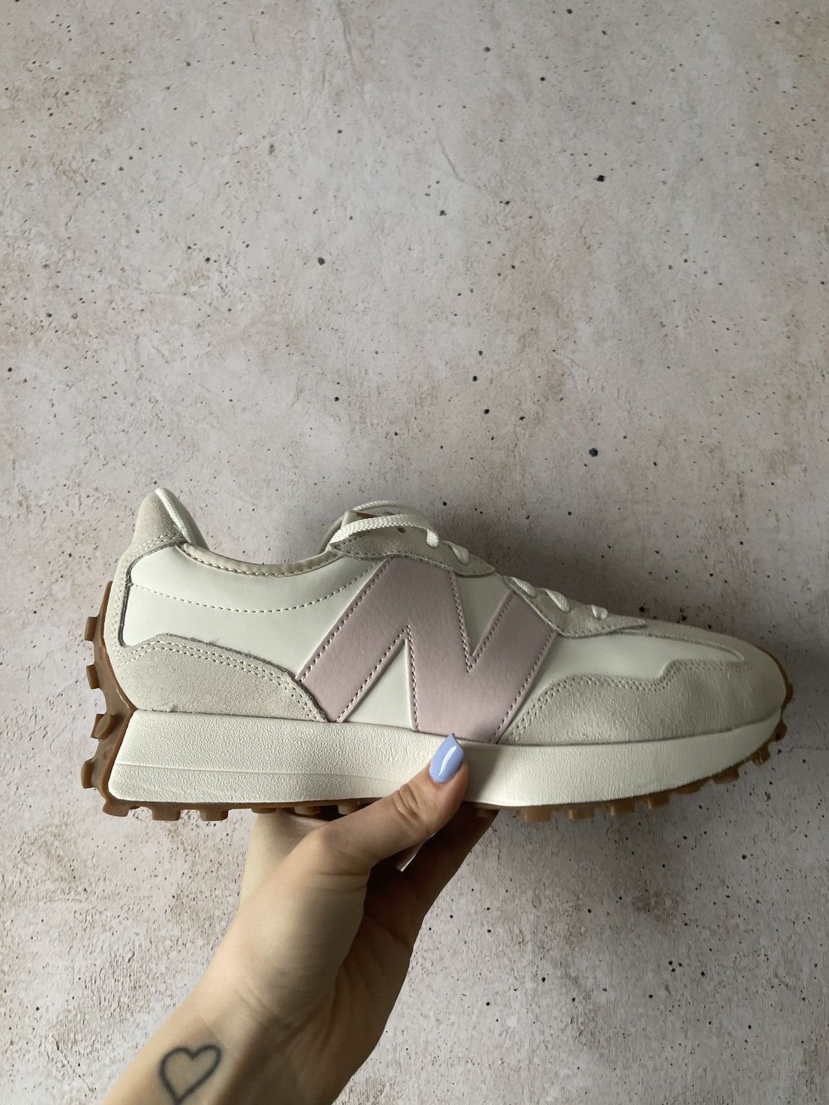 New Balance Sneakers New Balance 327 Moonbeam Stone Pink (Women's) Size US 9 / IT 39 - 1 Thumbnail