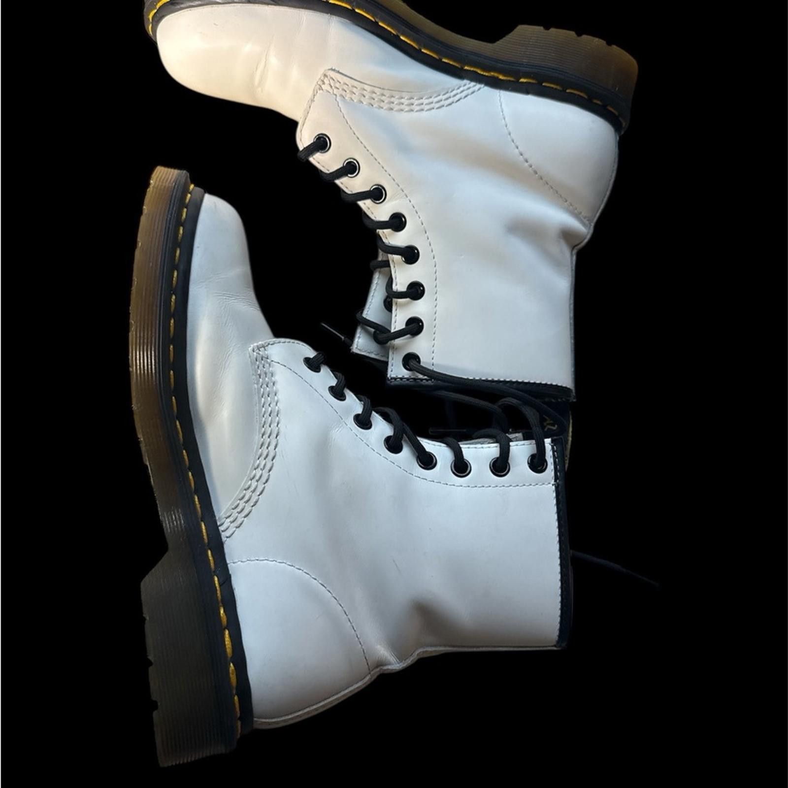 Dr. Martens NWOT doc martens White Boots with Black 11821 jyoo4 size 8 Size US 8 / IT 38 - 6 Thumbnail
