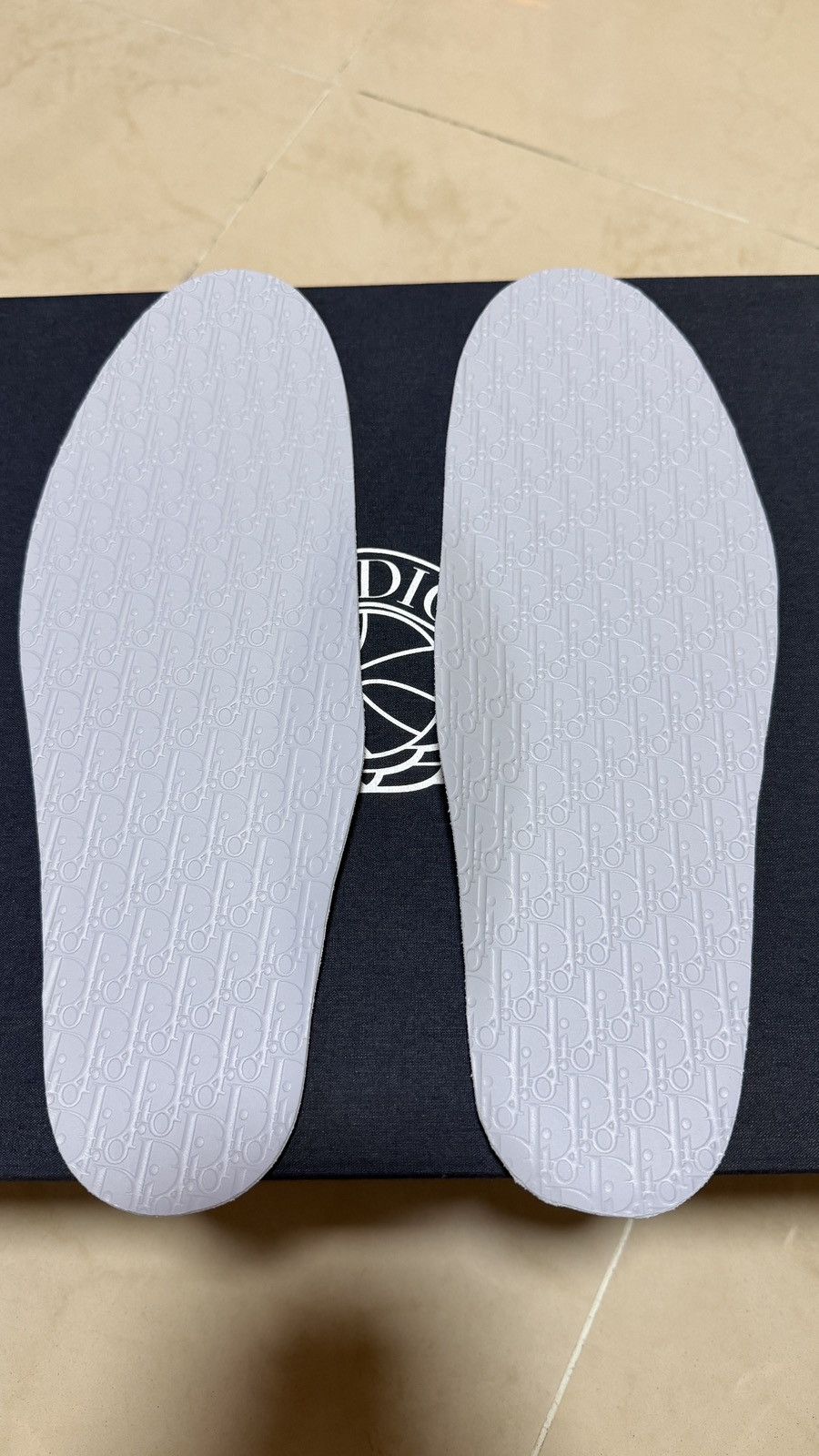 Dior × Jordan Brand Dior x Jordan Brand size US12 Size US 12 / EU 45 - 19 Thumbnail