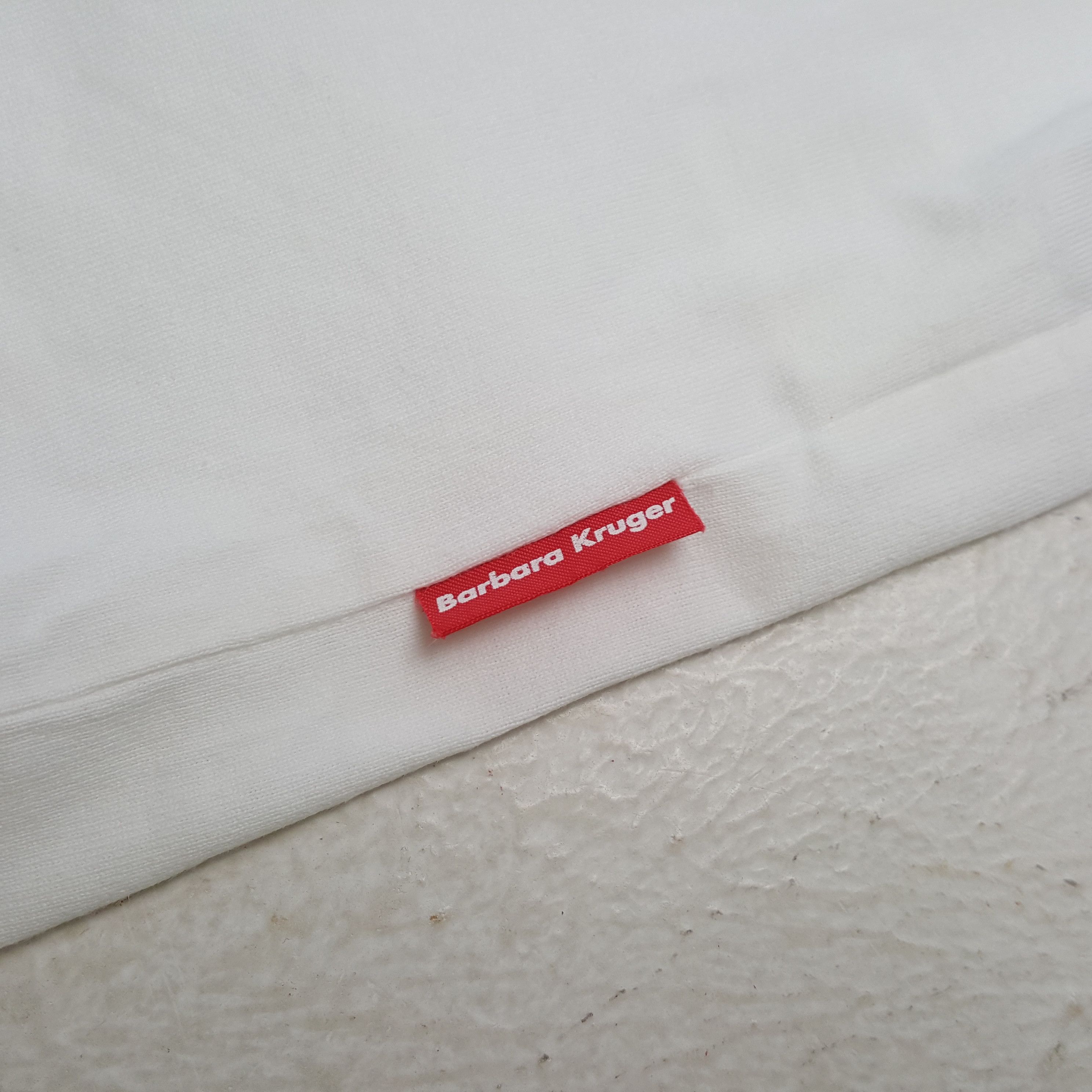 Barbara Kruger Barbara Kruger x Uniqlo Streetwear Style Tshirt C299N71 Size US M / EU 48-50 / 2 - 5 Thumbnail