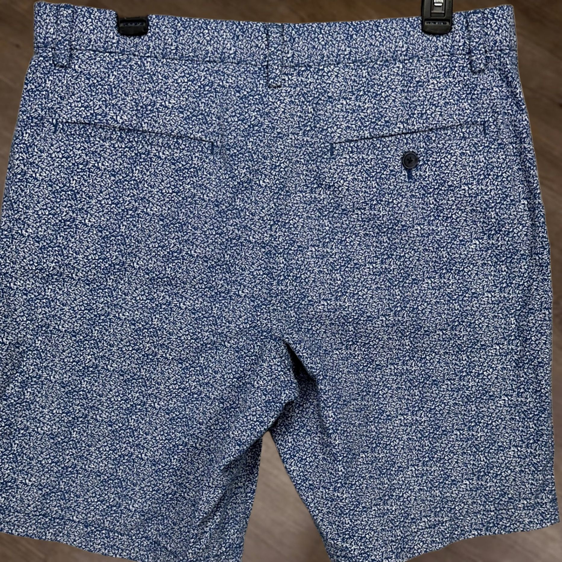 Banana Republic Banana Republic Mens Aiden Shorts 33 Blue Geometric Chino Stretch Flat Front Casual Pockets Breathable Regular Waist 33 Inseam 9 Men’s Shorts Size US 33 - 1 Thumbnail