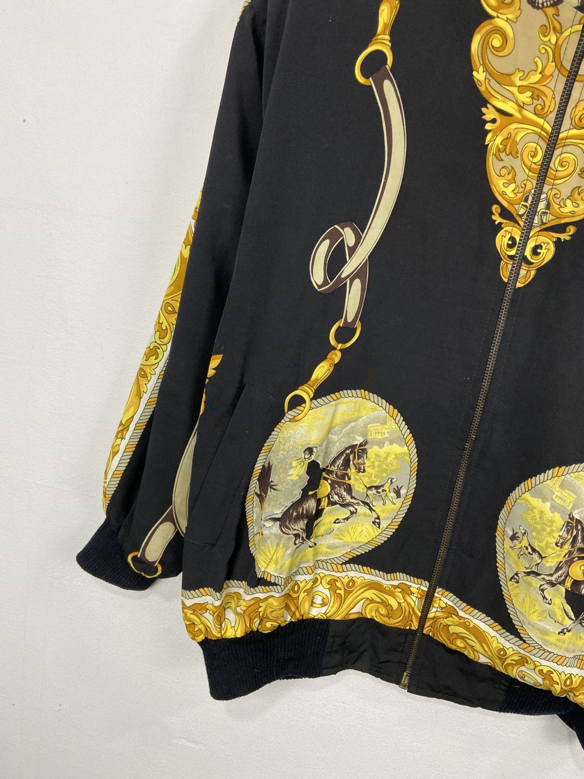 Vintage Vintage Baroque Chain Print Bomber Jacket – Black & Gold Size US L / EU 52-54 / 3 - 4 Thumbnail
