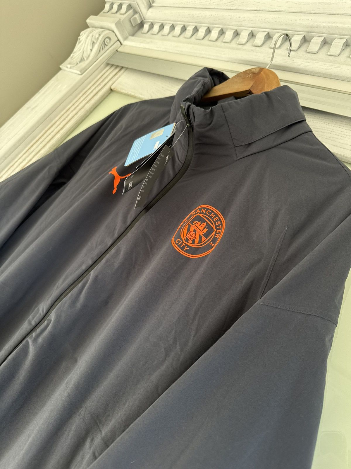 Puma Manchester City 2023-2024 Soccer Hooded Rain Jacket Jersey Size US L / EU 52-54 / 3 - 5 Thumbnail