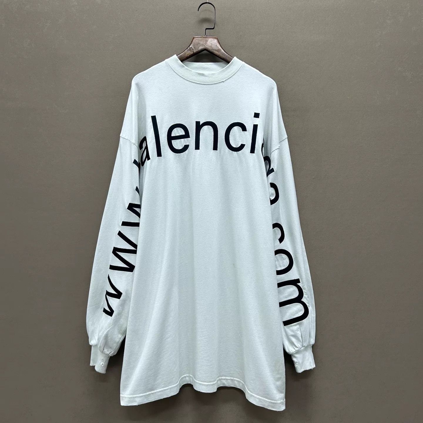 Balenciaga Balenciaga 99 New Embroidered Logo Long Sleeve 2 Size XS / US 0-2 / IT 36-38 - 1 Thumbnail
