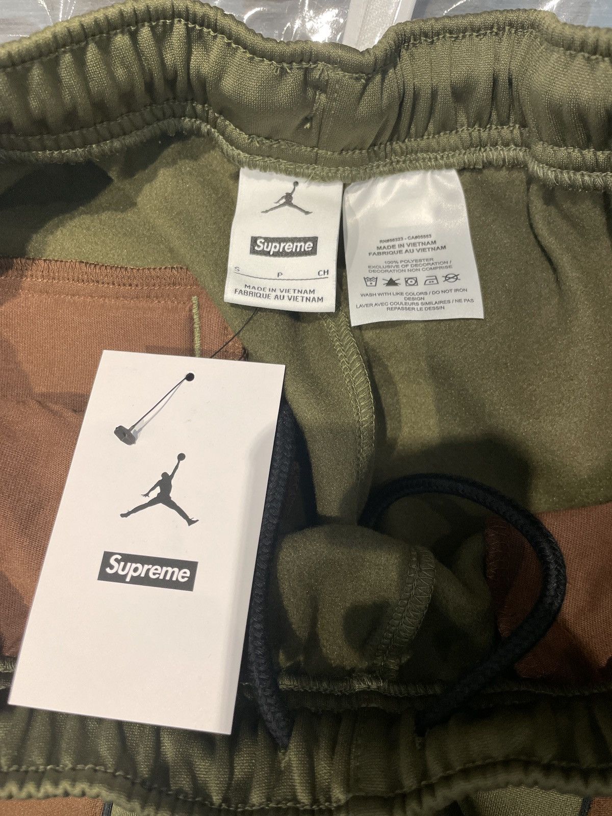Jordan Brand × Supreme Supreme x Jordan Track Pants Olive Size US 30 / EU 46 - 3 Thumbnail