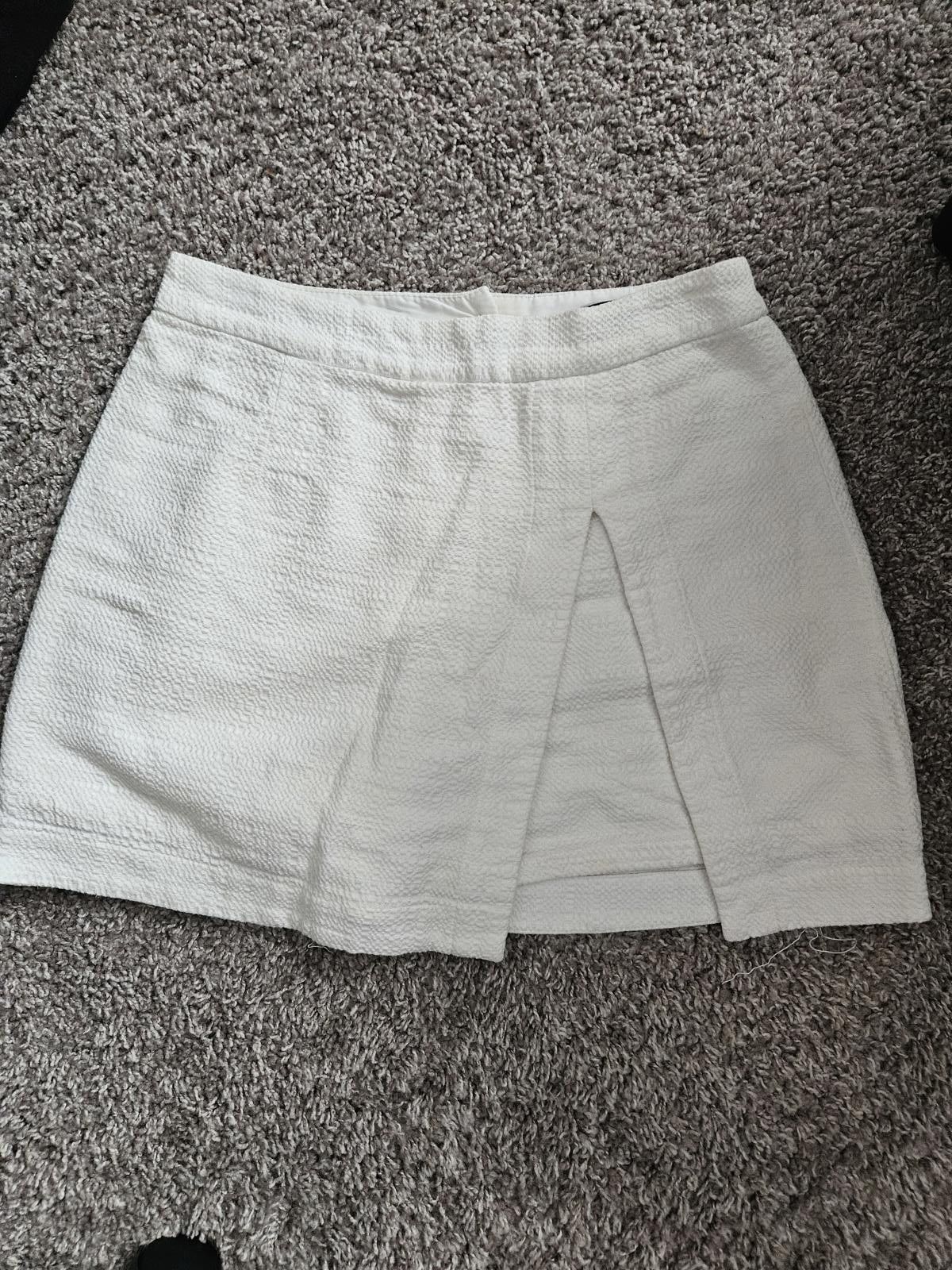 Designer Nanette Lepore Women's Textured White Skort - Size 2 #226 Size 26" / US 2 / IT 38 - 1 Thumbnail