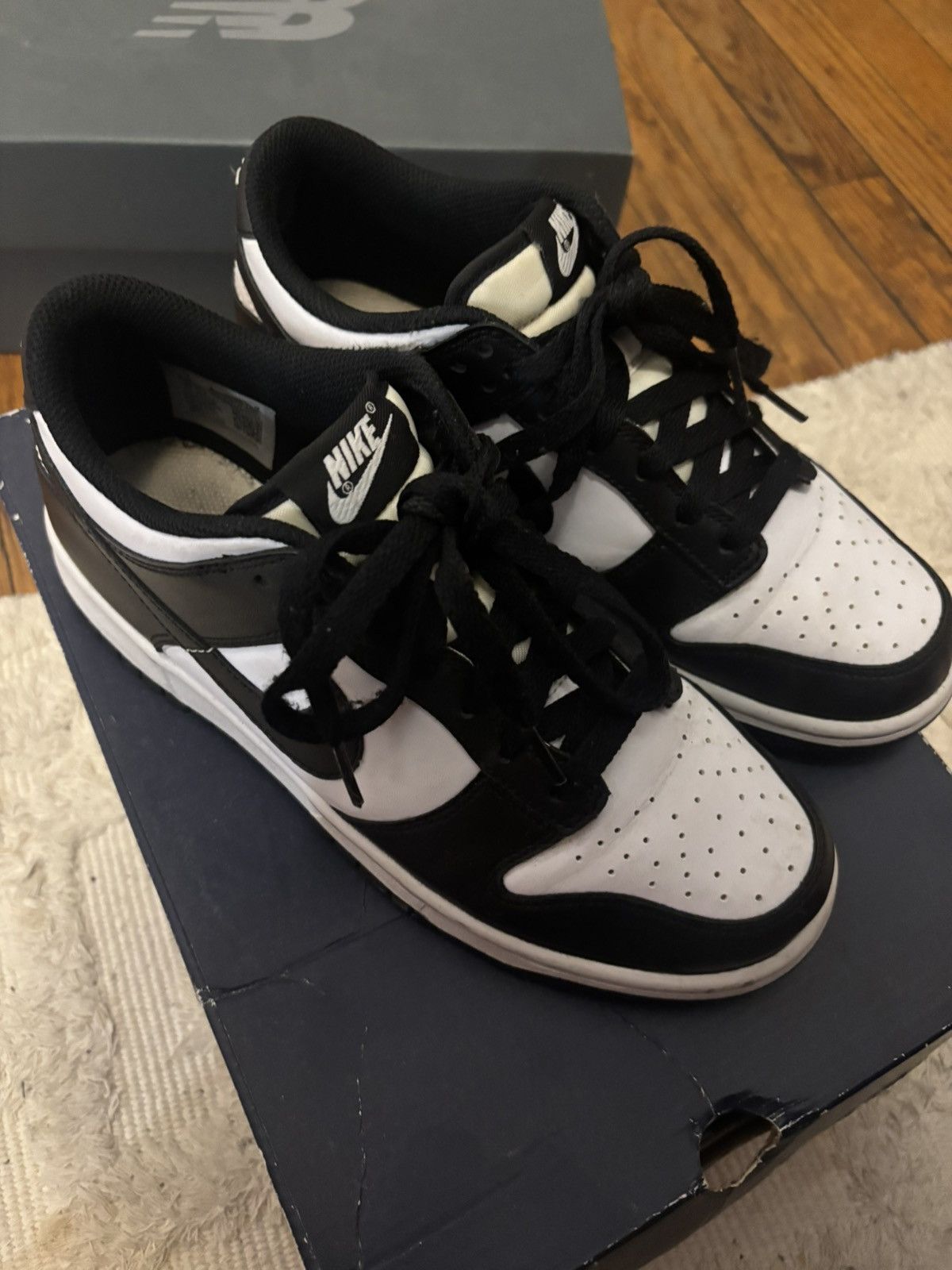 Nike Panda Dunk low Size 6.5 Y Size US 6.5 / EU 39-40 - 1 Thumbnail