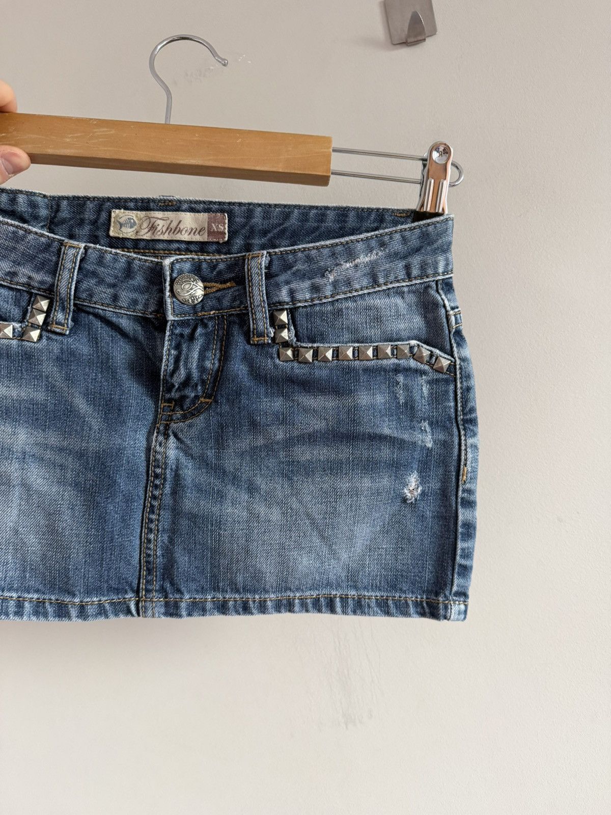 Vintage Fishbone Studded Denim Mini Skirt Y2K Low Rise Size 26" / US 2 / IT 38 - 3 Thumbnail