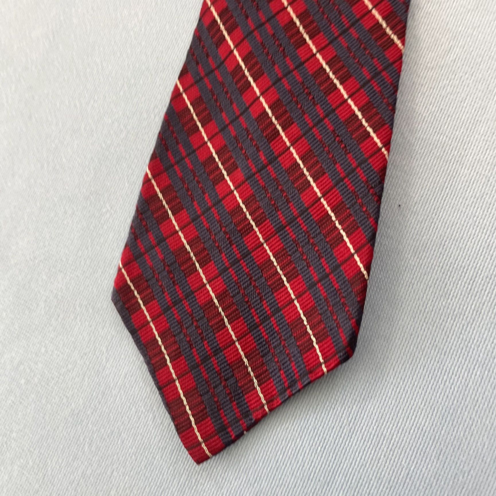Vintage vtg Wickenden's SLO Hamil Neck Tie Polyester Woven Texture Red Plaid 3x54 Capsule Necktie Masculine Men’s Tie Vintage Size ONE SIZE - 2 Thumbnail