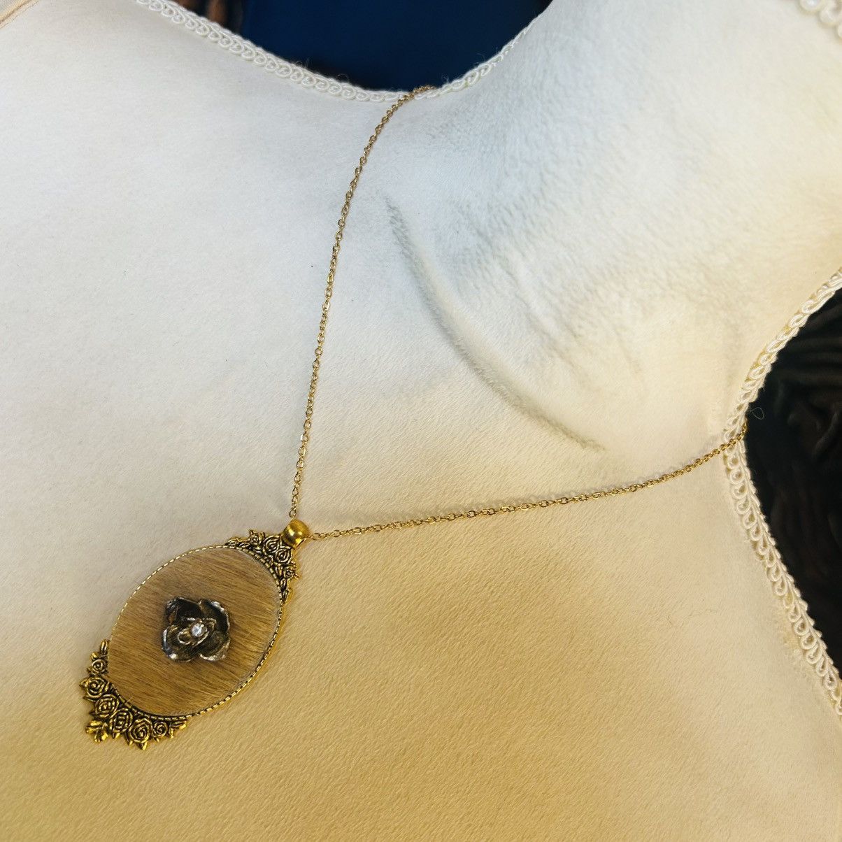 Handmade Handcrafted cowhide rose cameo pendant on chain necklace Size ONE SIZE - 2 Thumbnail