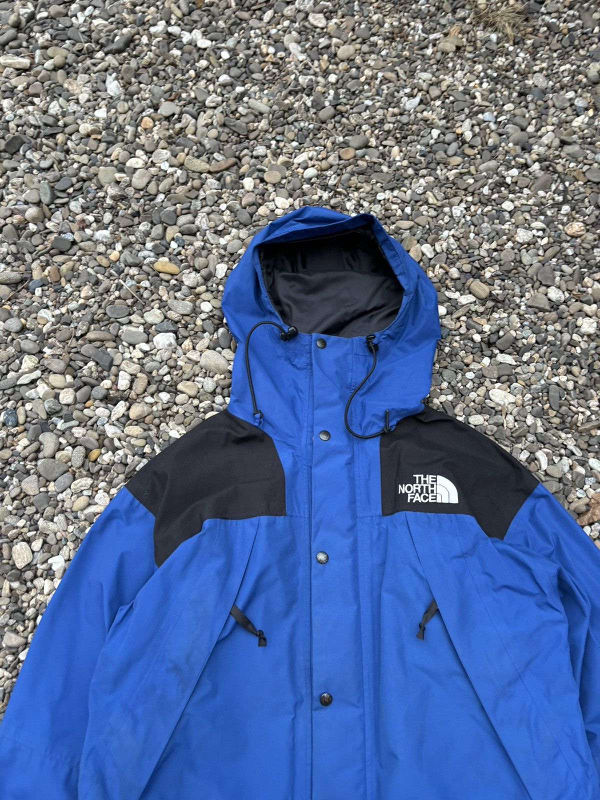 The North Face × Vintage Vintage The North Face 1990 Aztec Blue Gore-Tex Jacket Size US L / EU 52-54 / 3 - 3 Thumbnail