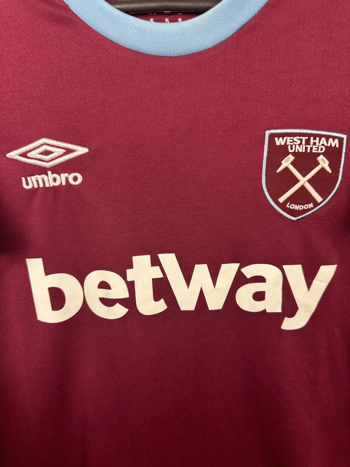 Umbro Umbro West Ham United 2022 2023 Football Jersey Soccer Shirt Size US S / EU 44-46 / 1 - 3 Thumbnail