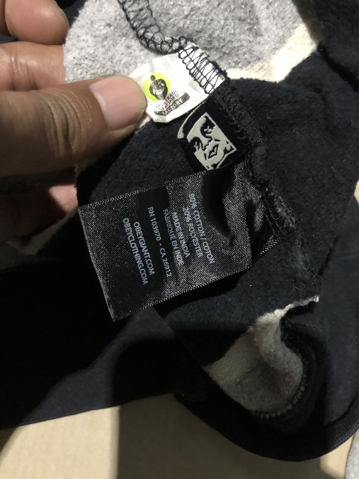 Obey Vintage OBEY WORLDWIDE embroidery script stripes sweatshirt Size US L / EU 52-54 / 3 - 4 Thumbnail