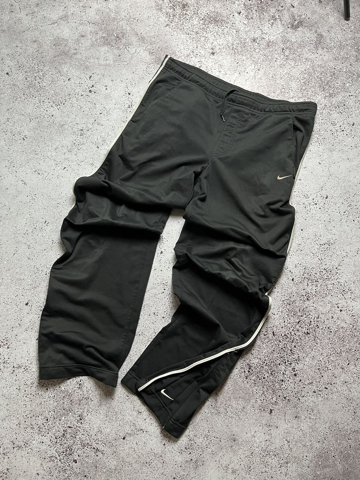 Nike parachute pants hotsell