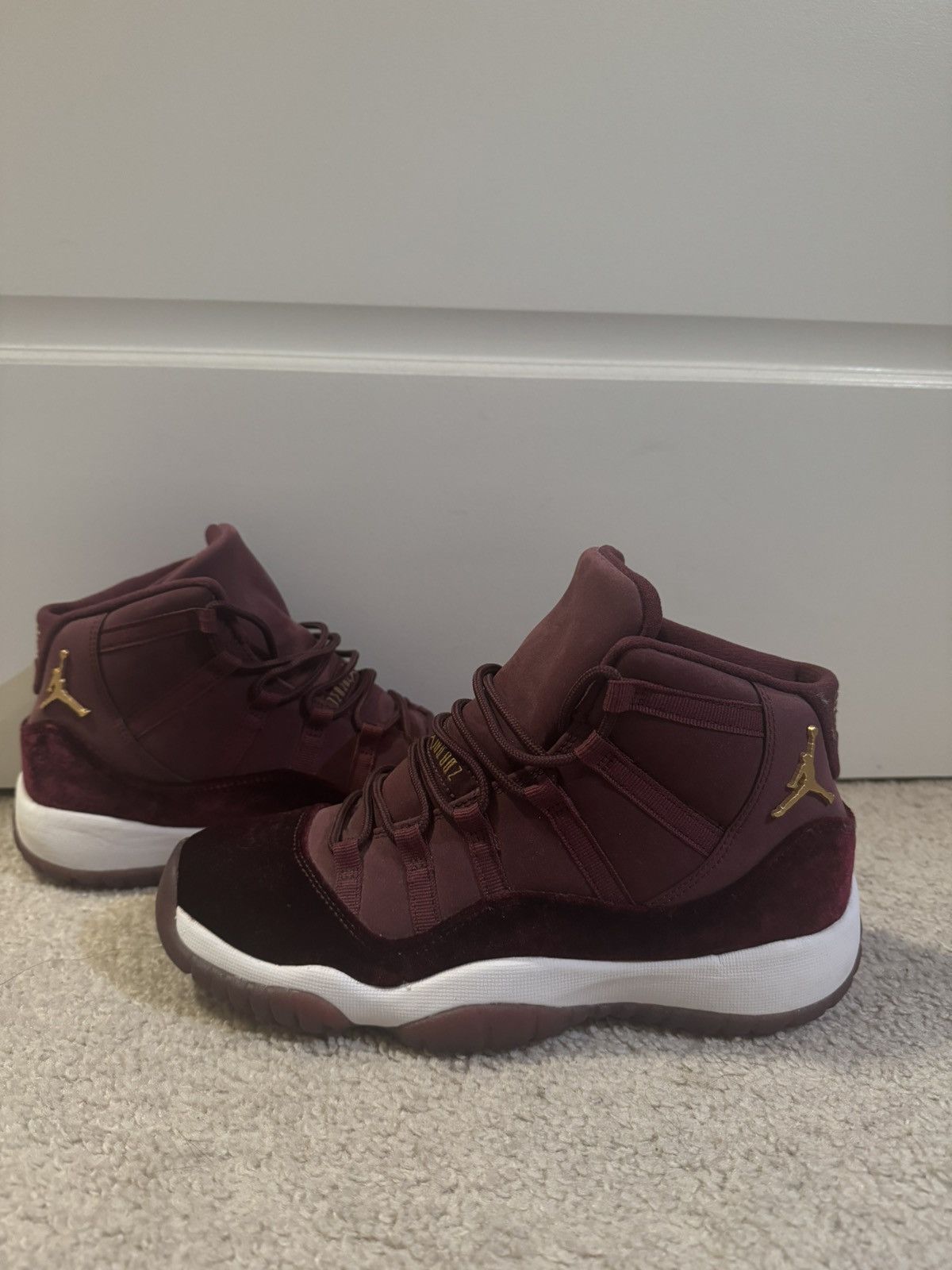Jordan Brand Air Jordan 11 Retro Heiress Velvet Size US 6 / EU 39 - 5 Thumbnail