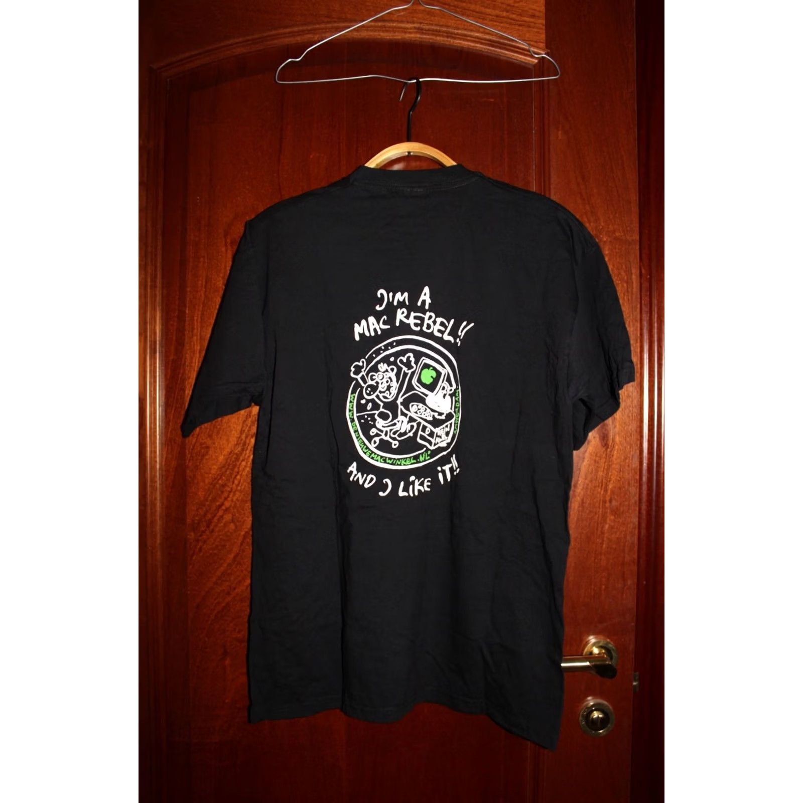 Fruit Of The Loom VINTAGE Apple Different Thinking I'm a Mac Rebel !! T-Shirt Mens L Black Size US L / EU 52-54 / 3 - 2 Thumbnail