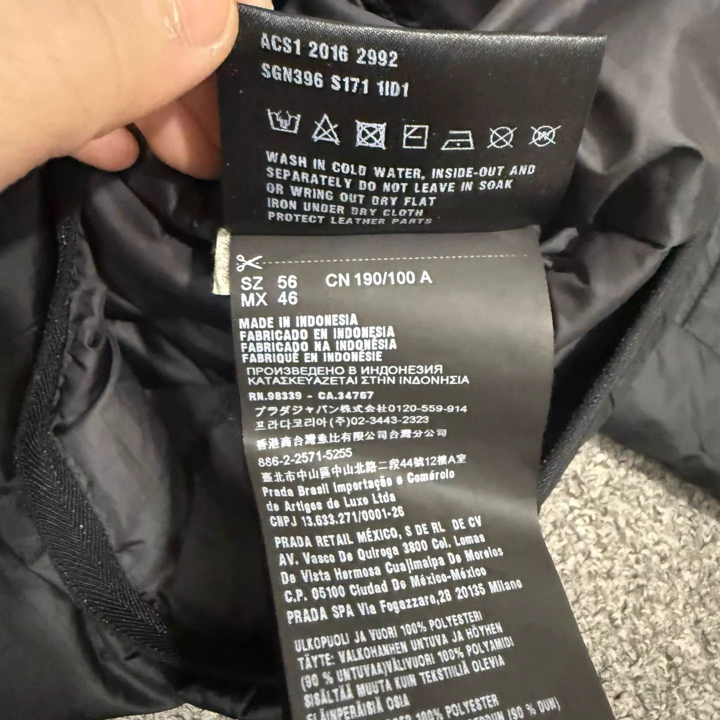 Prada Prada Black Triangle Logo Down Jacket Size 56 Size US XL / EU 56 / 4 - 5 Thumbnail