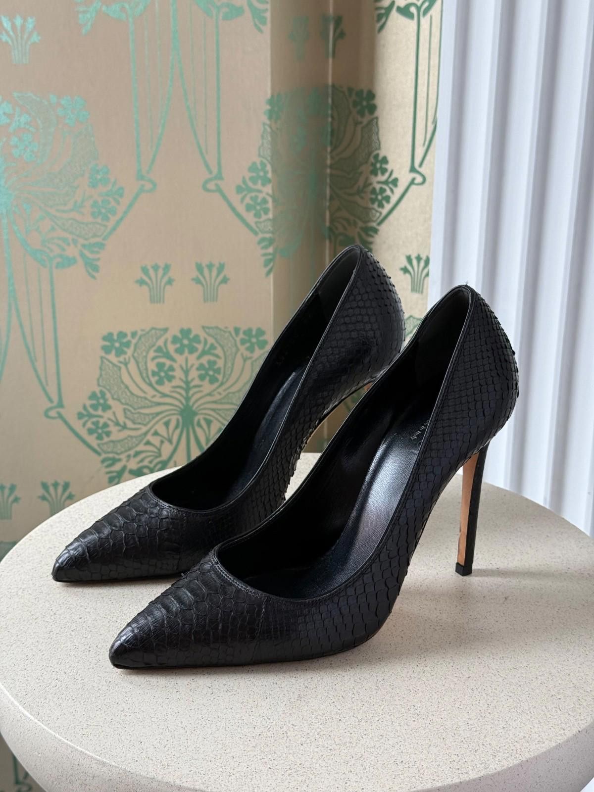 Gucci Gucci Snake Skin Embossed Leather Black Pumps Heels size 36 Size US 6 / IT 36 - 1 Thumbnail