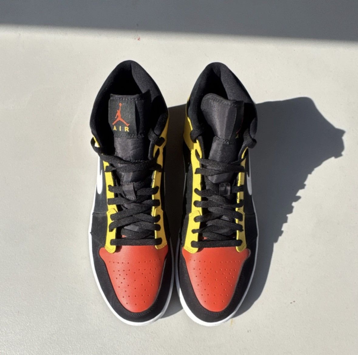 Jordan Brand Jordan 1 Mid SE Amarillo 852542-087 Men's Sneakers Size US 12 / EU 45 - 4 Thumbnail