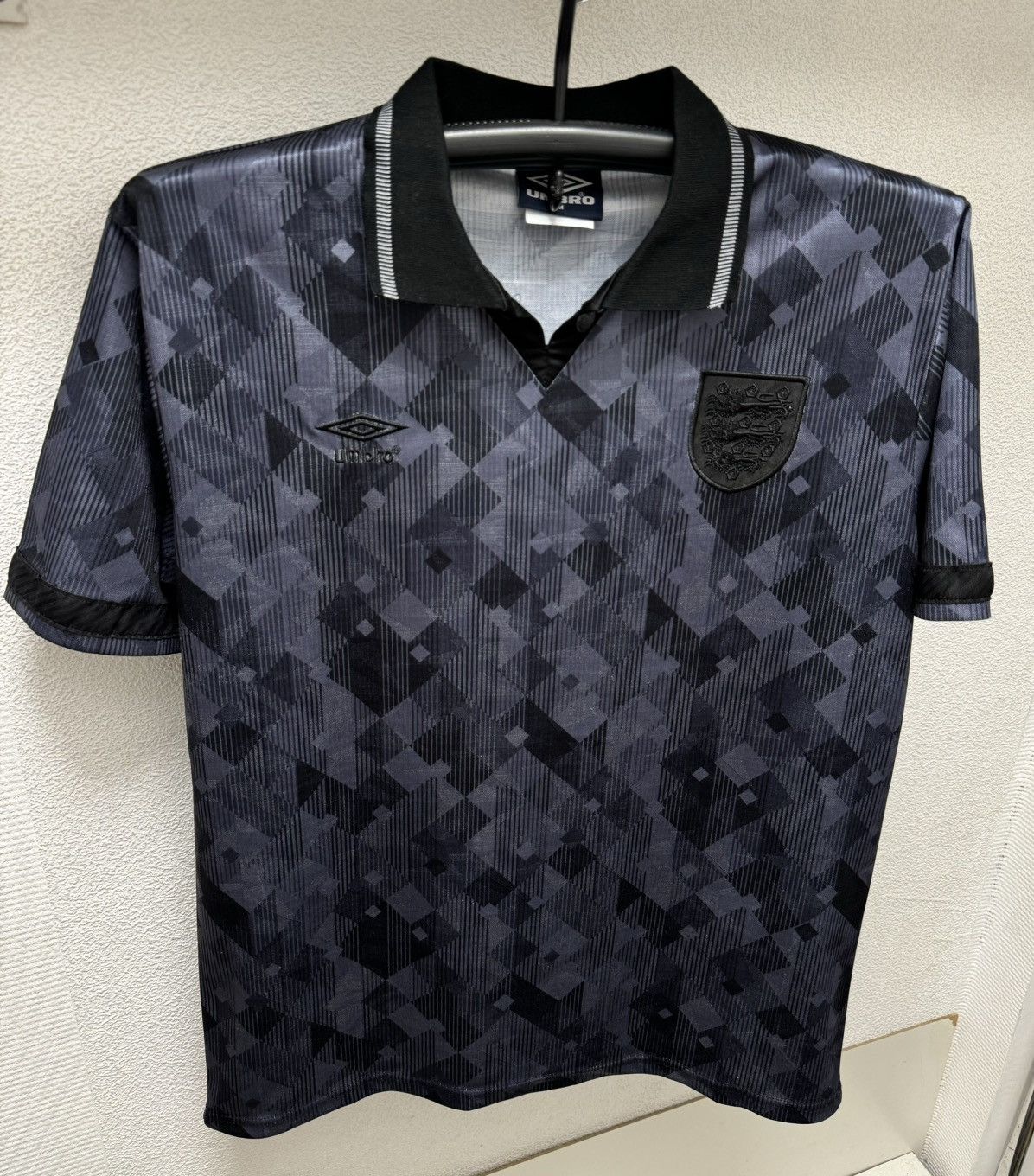 Umbro England umbro vintage black soccer jersey 1990th M sz Size US M / EU 48-50 / 2 - 1 Thumbnail