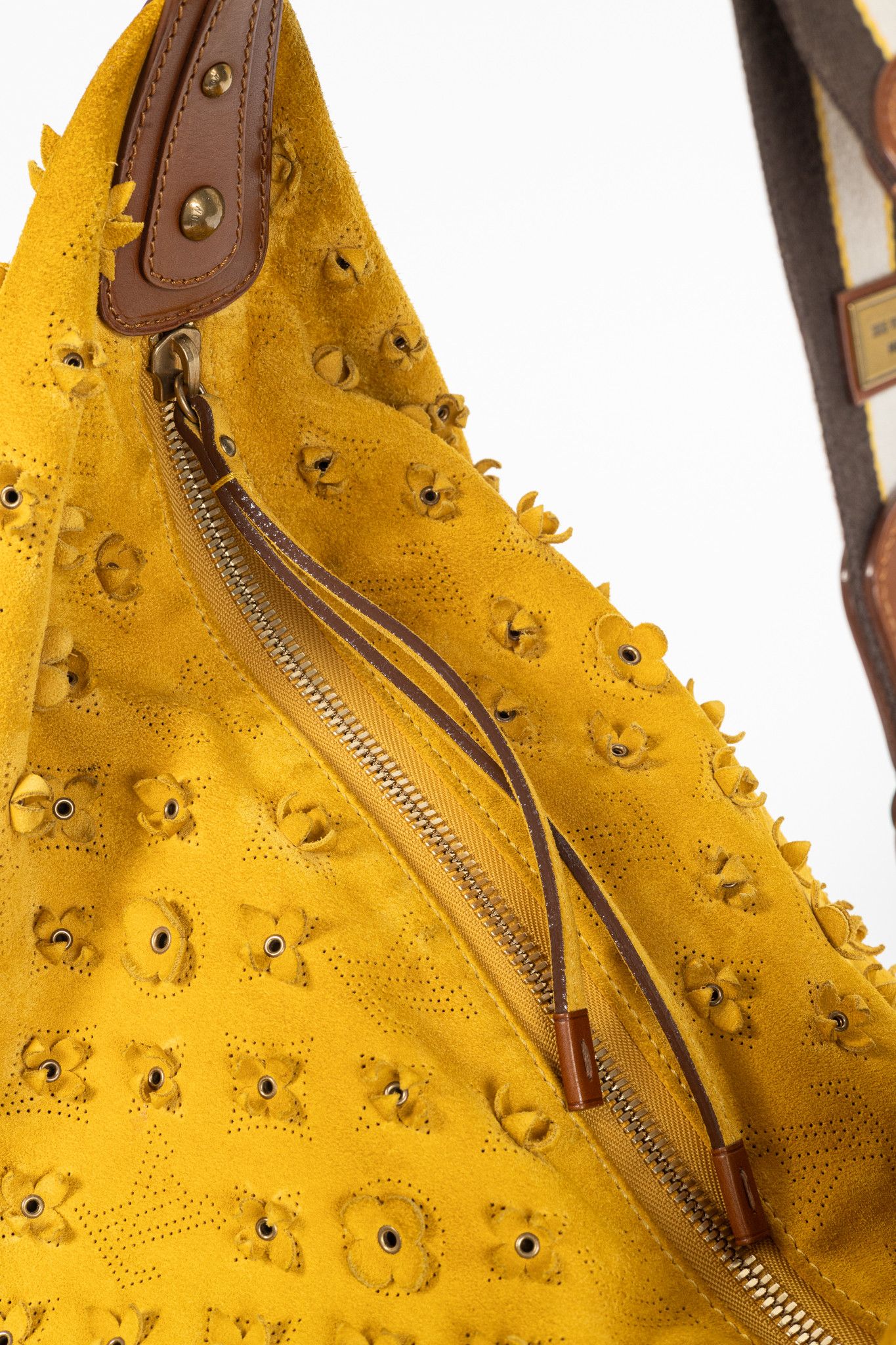 Louis Vuitton Louis Vuitton Onatah Fleurs GM Mais Suede Hobo Bag Size ONE SIZE - 12 Thumbnail