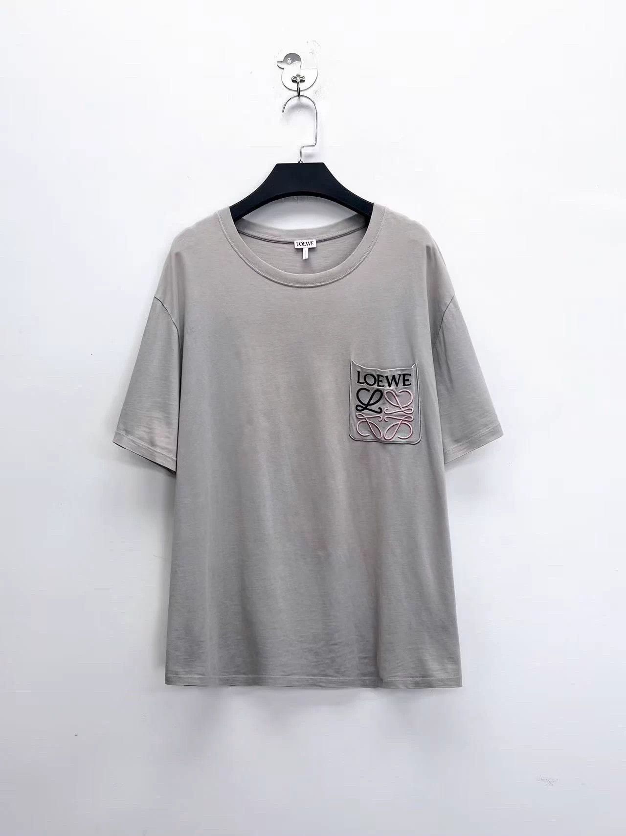 Loewe Loewe SS23 Light Gray Embroidered Logo Short Sleeve L Size US L / EU 52-54 / 3 - 1 Thumbnail