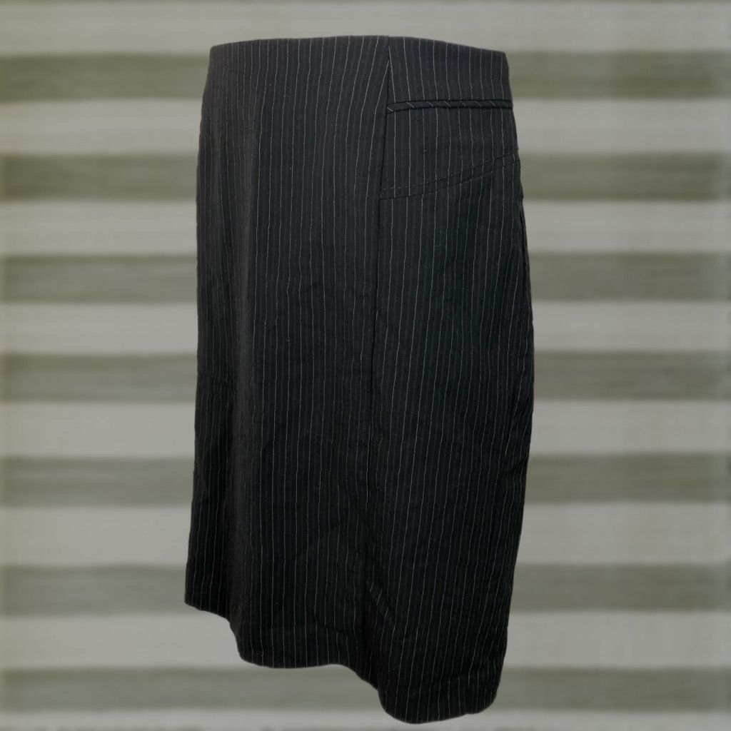 Worthington Worthington Straight Skirt 12 Black Pinstripe Knee Length Lined 34”waist Career Skirt Women Adult Regular Knee Length Black Pinstripe 90s? Size 34" / US 12 / IT 48 - 1 Thumbnail