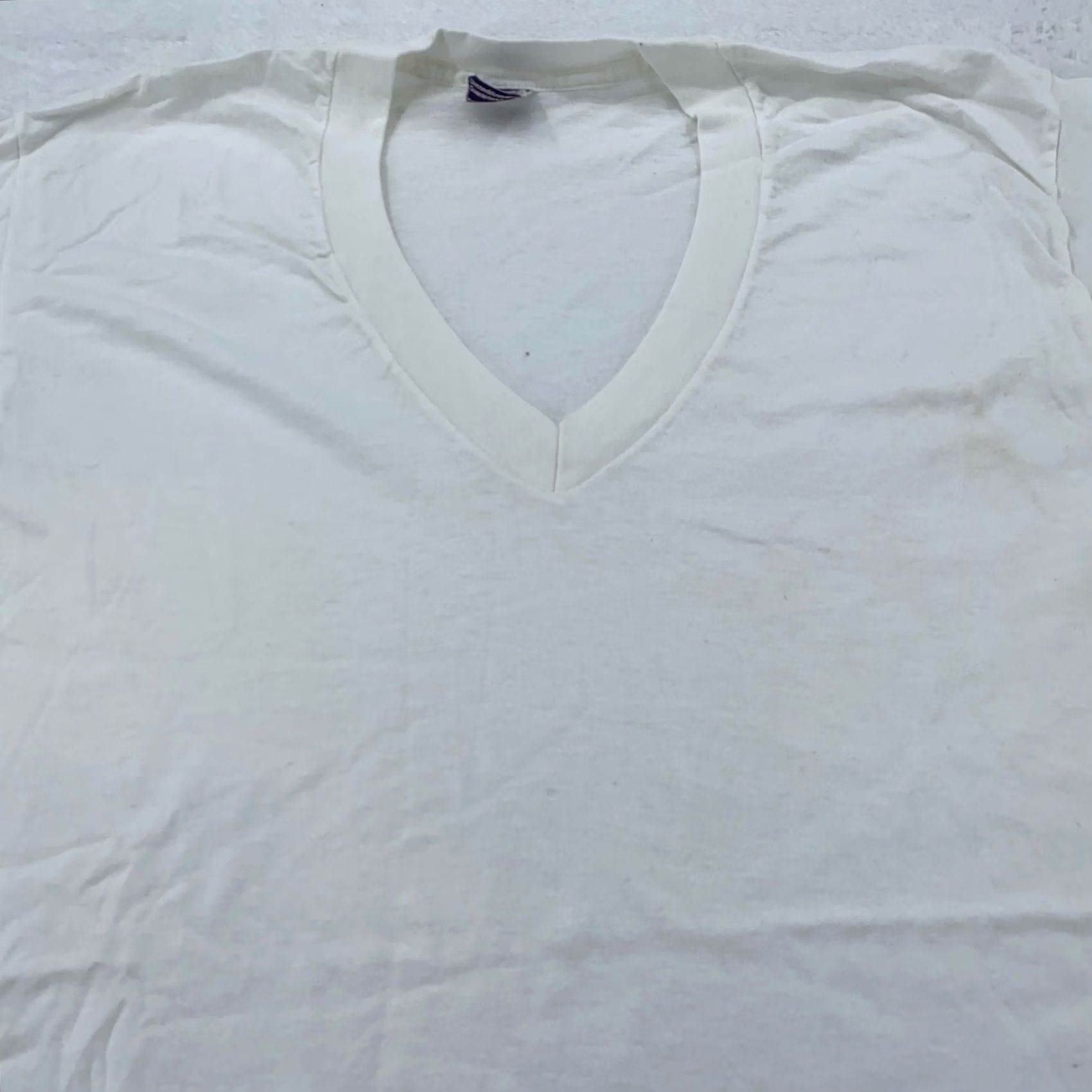 Vintage VINTAGE B.V.D Undershirt T-Shirt Mens S White V-Neck 90s Classic Retro Cotton Jersey Size US S / EU 44-46 / 1 - 2 Thumbnail