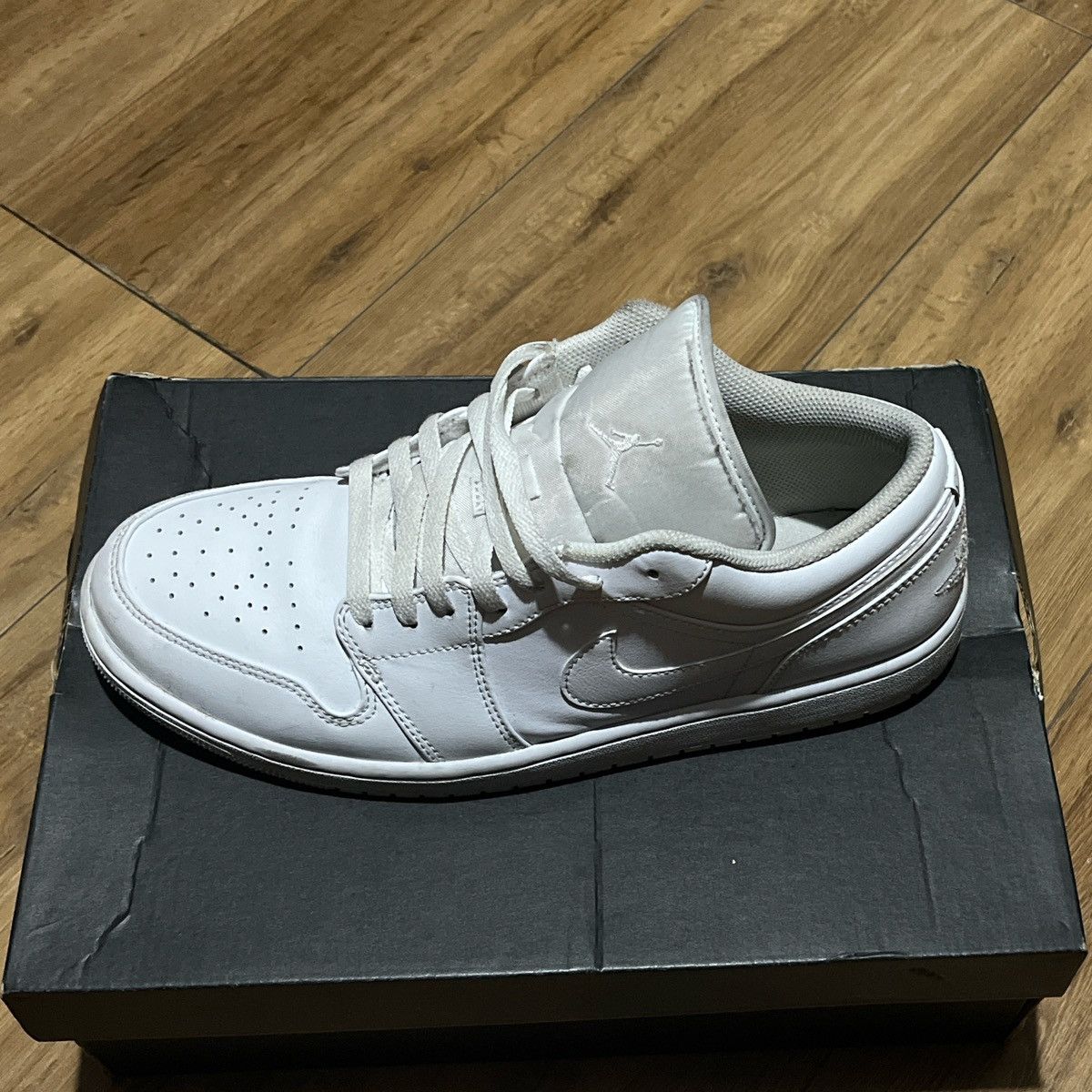 Jordan Brand × Nike Jordan 1 low Size US 10 / EU 43 - 3 Thumbnail