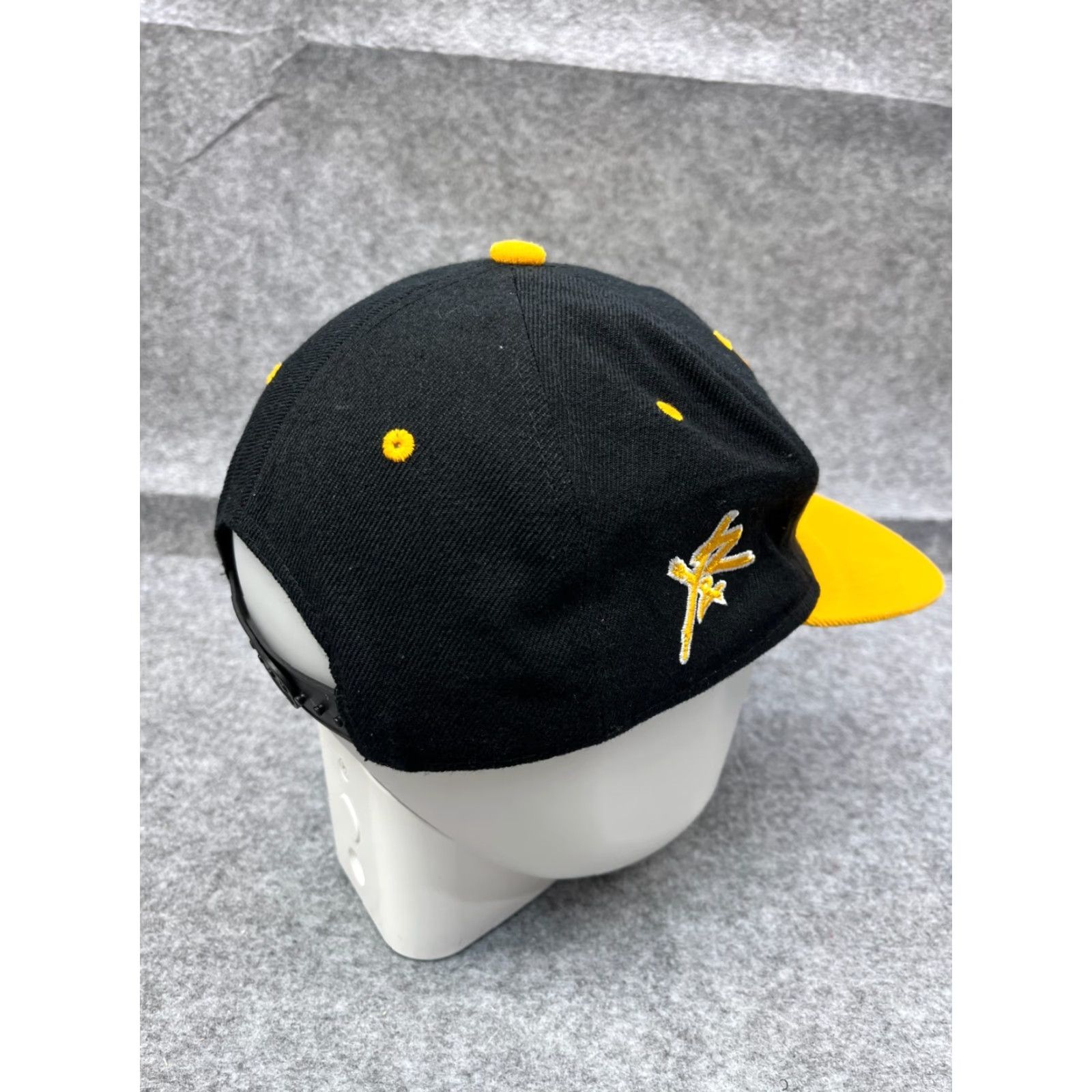 Vintage Young & Reckless Hat Cap Snap Back Adult One Size Black Yellow Acrylic Wool Size ONE SIZE - 7 Thumbnail