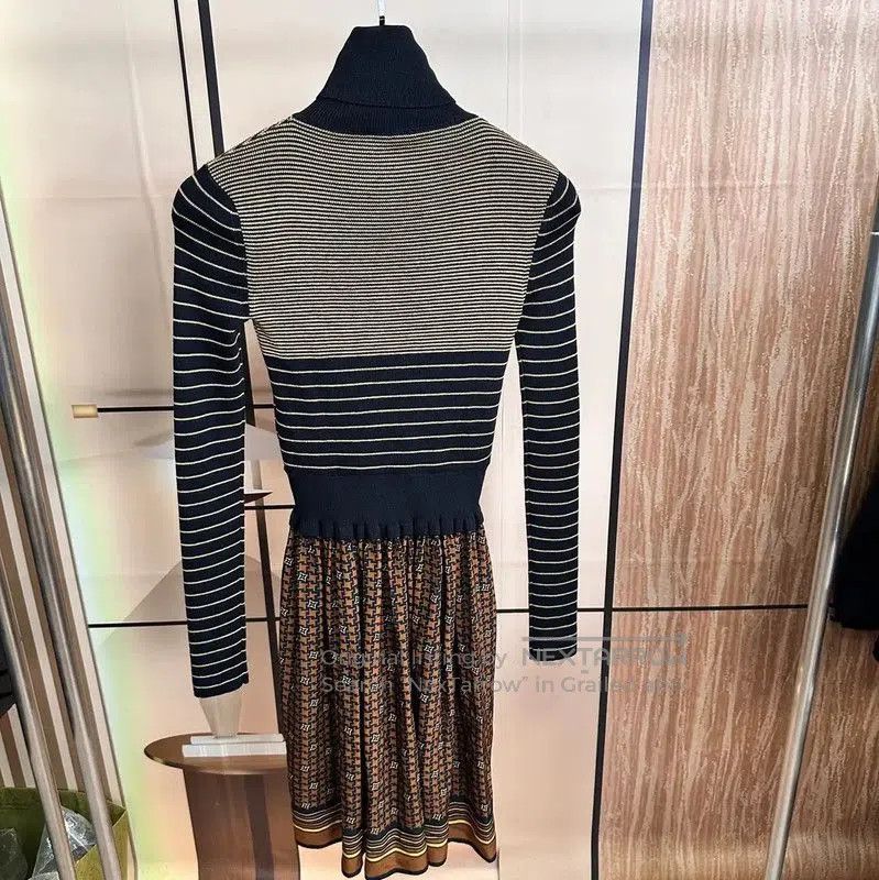 Louis Vuitton Louis Vuitton Black Wool Women's Dress Size S . Size S / US 4 / IT 40 - 2 Thumbnail